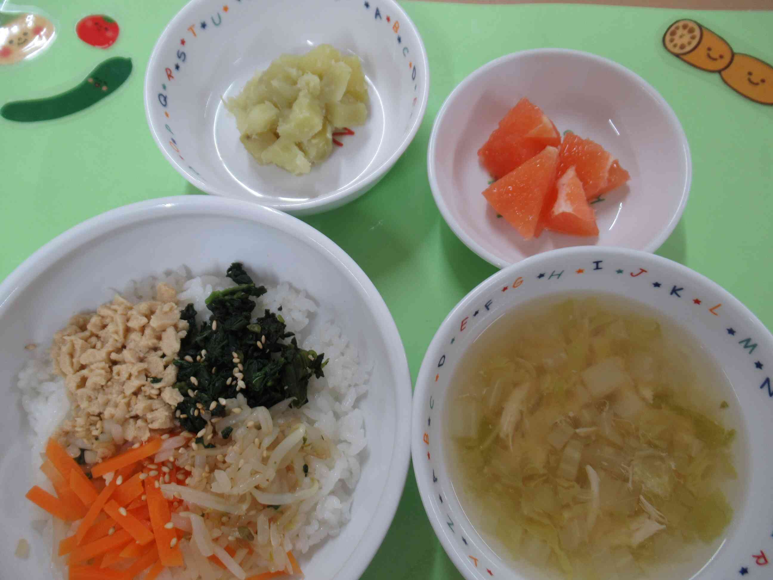 12月の給食「高野豆腐のビビンバ丼」