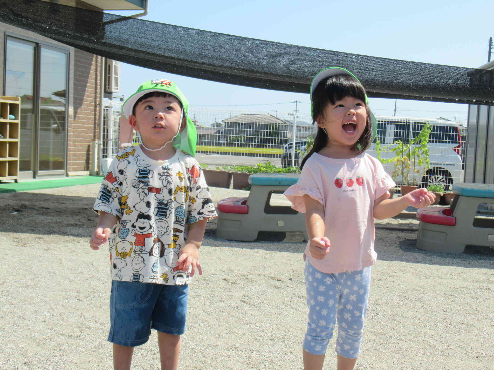 あ！！！！ひこーき！！ひこーきよ！！お空を飛んでいる飛行機発見に大興奮☆