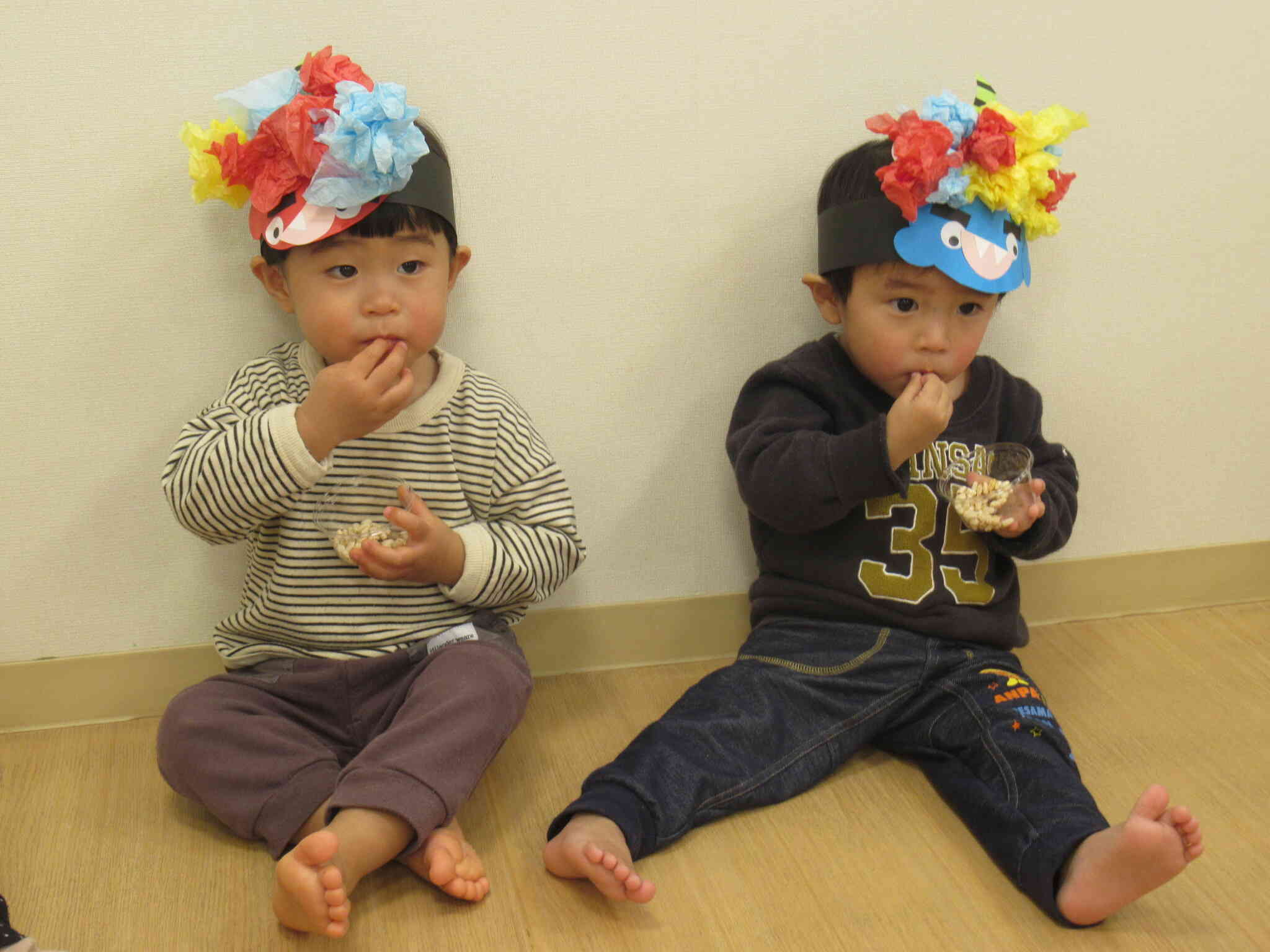 甘いお菓子に夢中の子どもたち♡一粒一粒じっくりと味わいながら食べている姿もかわいい♡