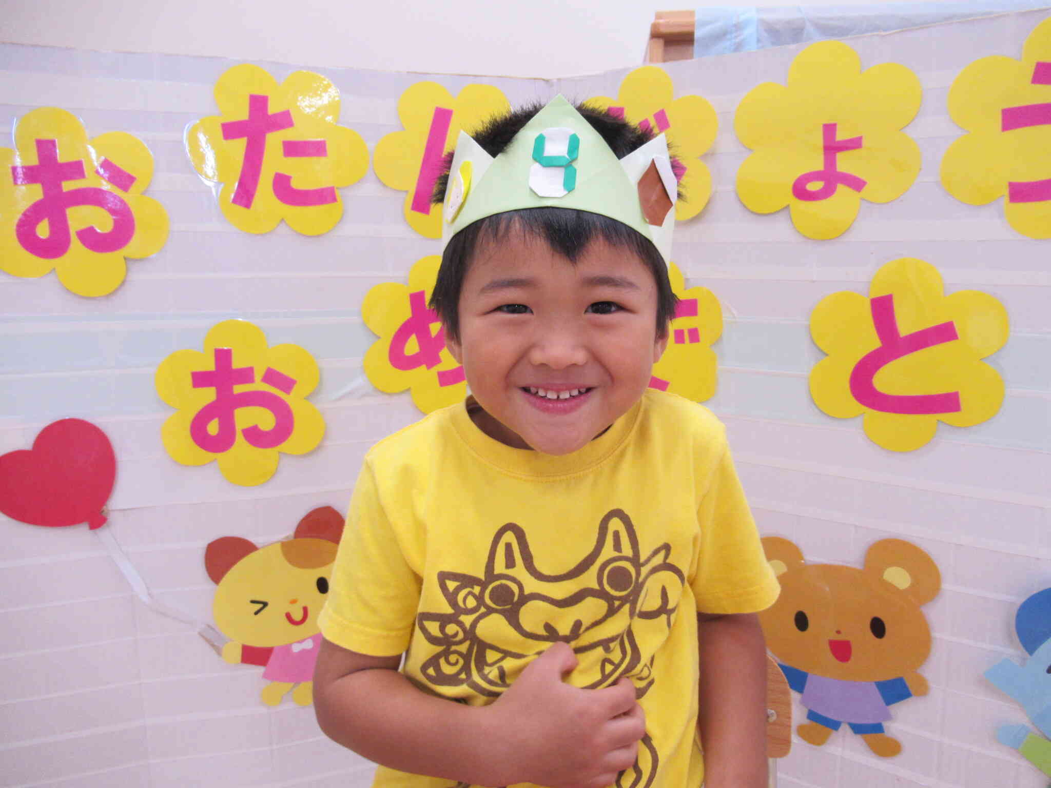 ４歳になったことが嬉しくて、誕生会でも指を「４」にしてみんなにみせてくれた♢♢♢くん。お気に入りのリュックを買ってもらい、毎日のように友だちや保育士に「どれがいい？」と聞いてどのキャラクターが好みなのかを聞いてくれます。泣いている子を見た時、走ってティッシュを取りに行き、そっと涙を拭いてあげた優しい☆☆☆くん。毎日元気いっぱい！笑顔がとっても素敵だよ♡