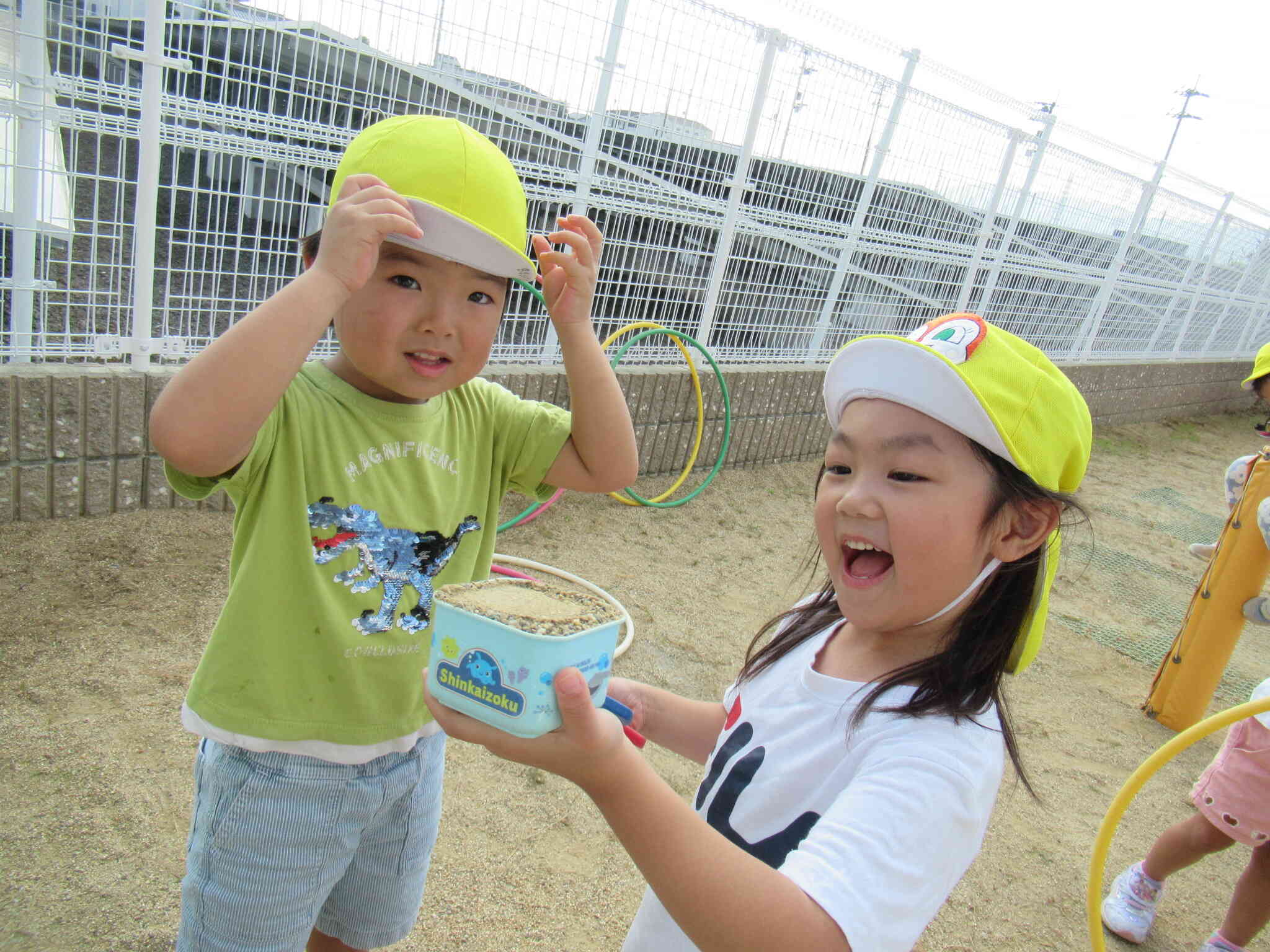 「◎◎くん、ごはん作ったよ～♡」蓋をぱかっとあけると・・・わぁ♪おいしそう！「ありがとー！」思わず２人でにっこり♡