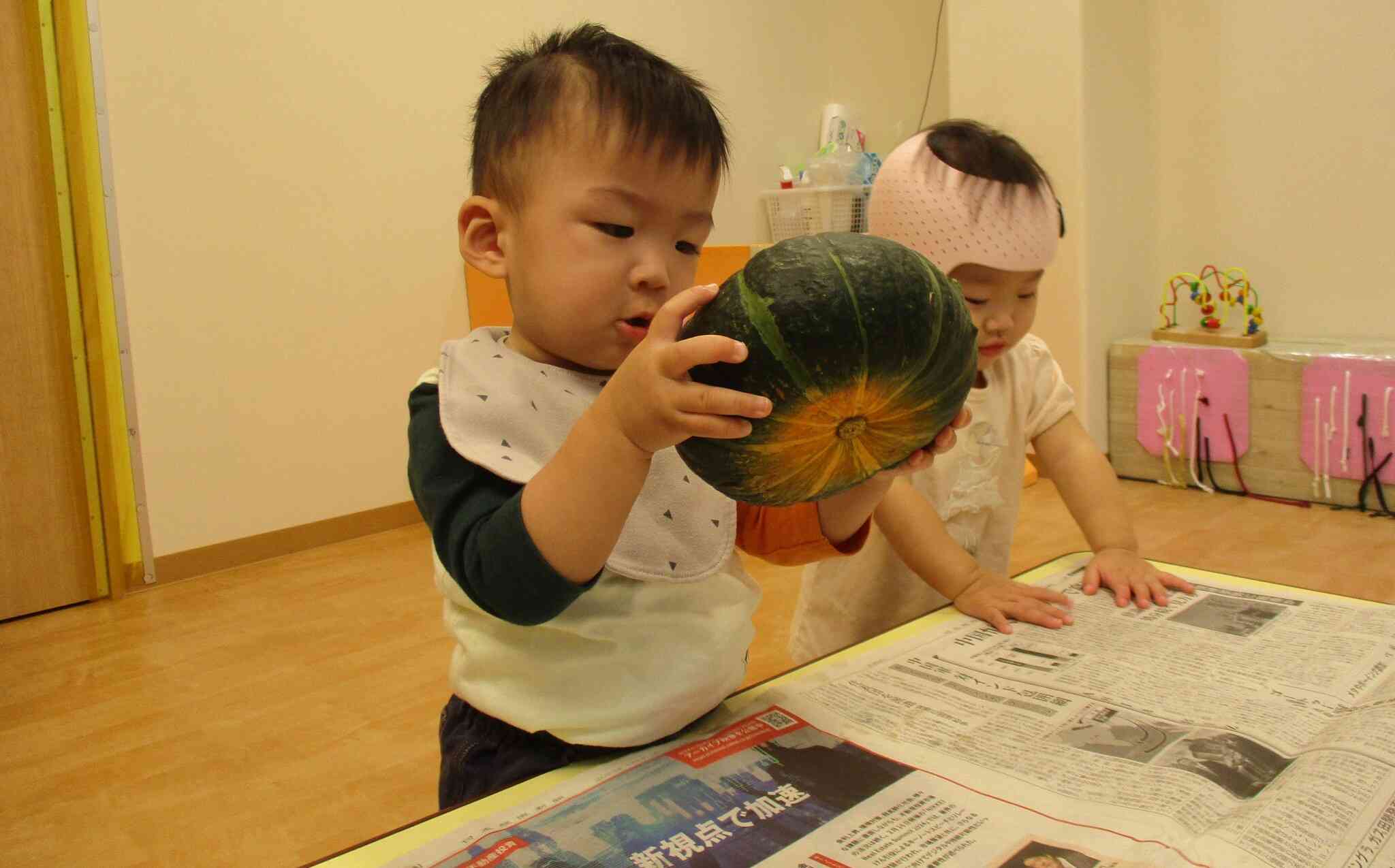 0歳児　ひよこ組　ハロウィンにちなんで。