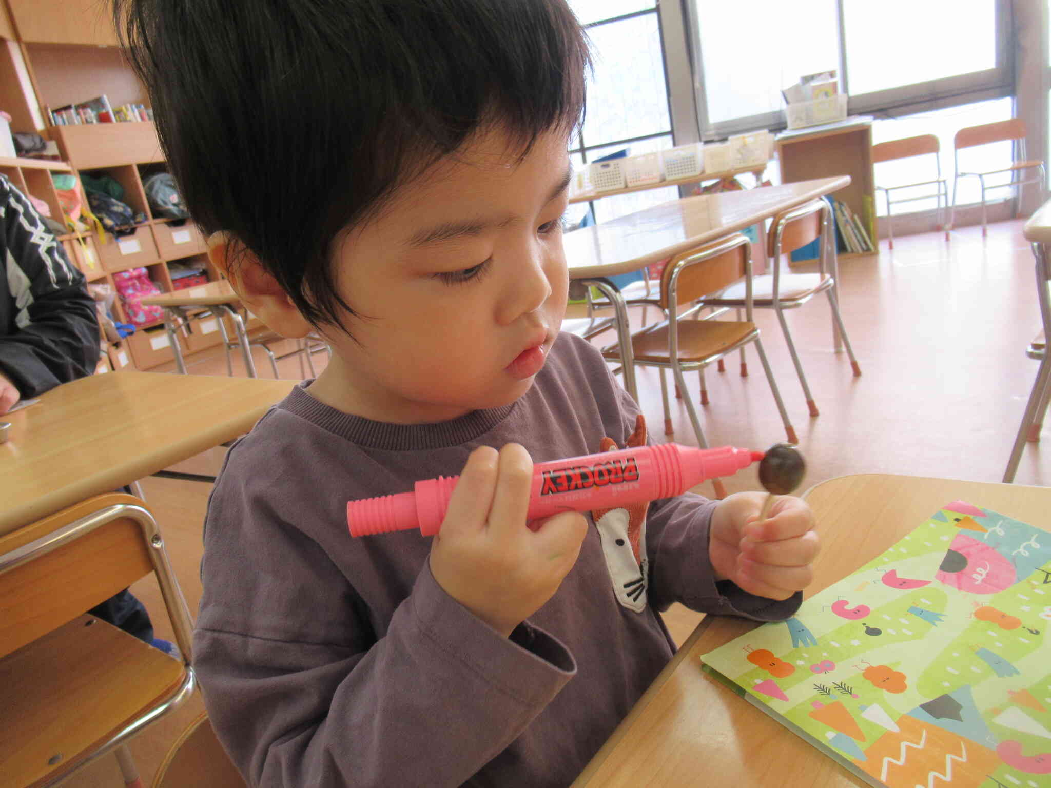 3歳児　こまづくり