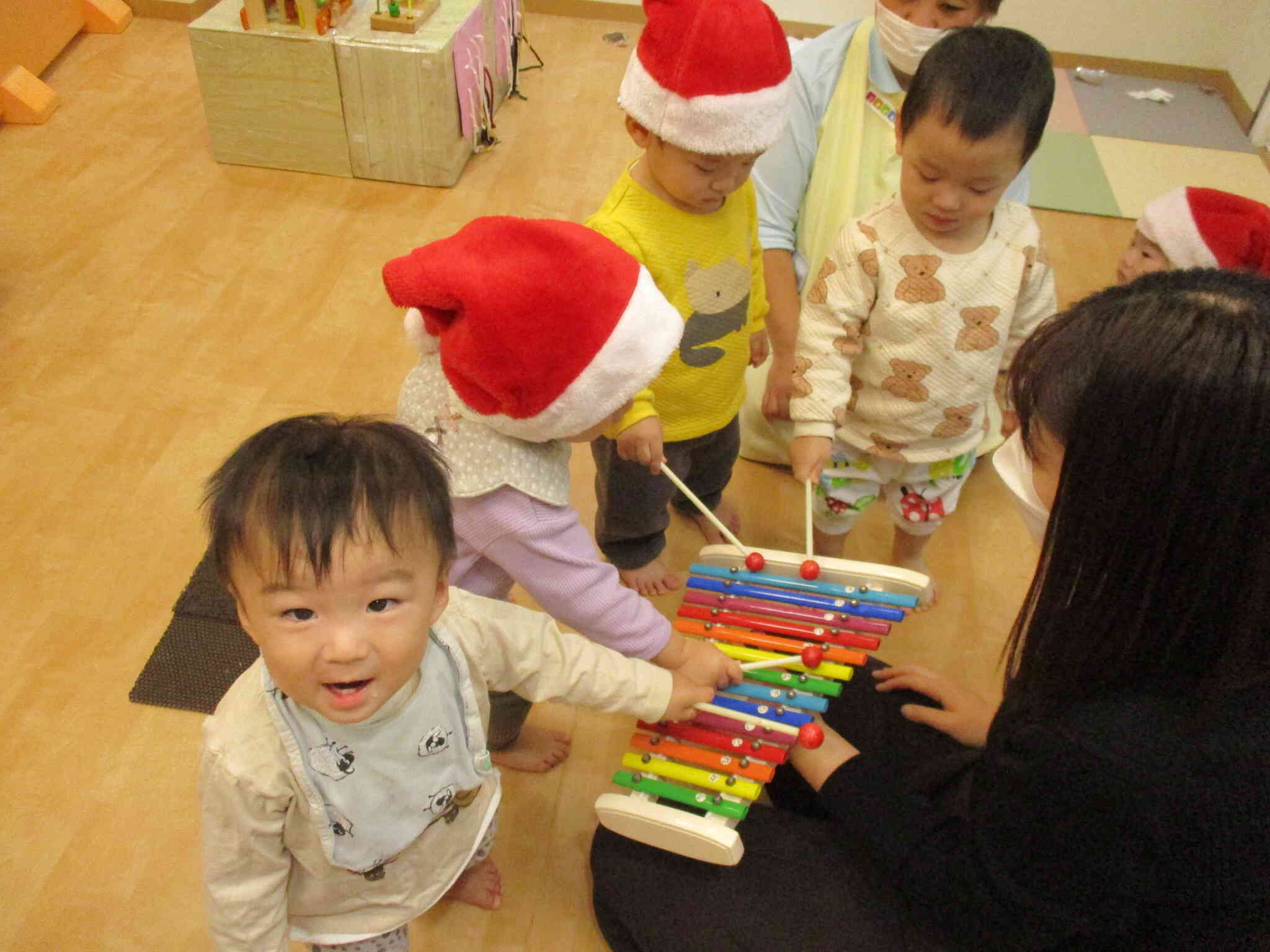 0歳児　ひよこ組　リトミックが始まりました！