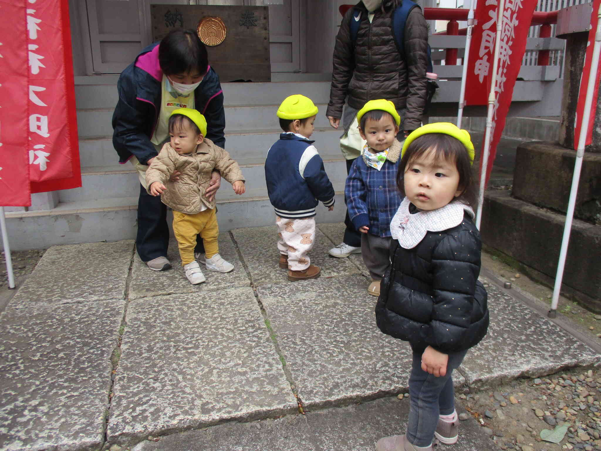 ひよこ組　0歳児　神社にでかけました