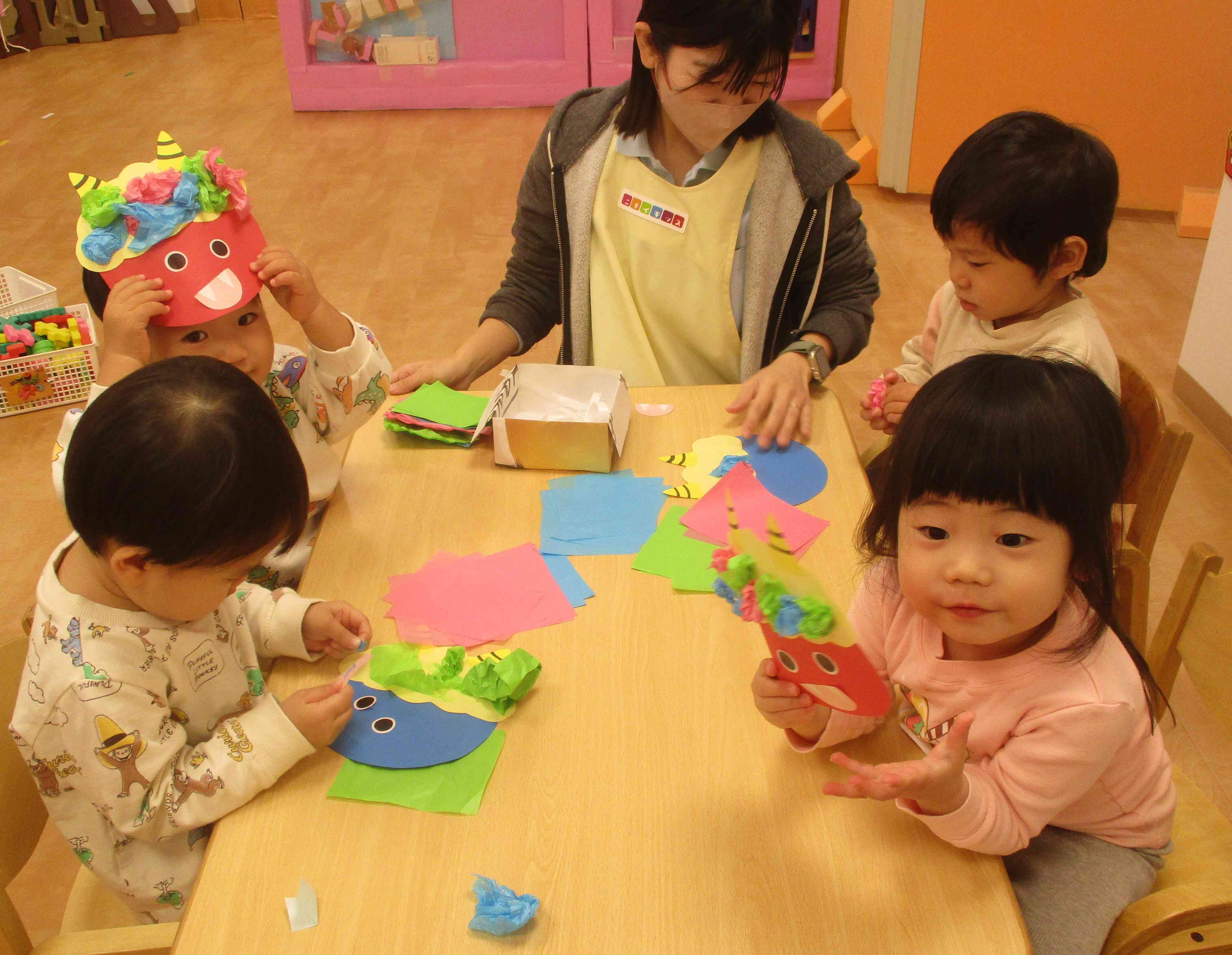 １歳児　うさぎ組　節分の製作をしました♪