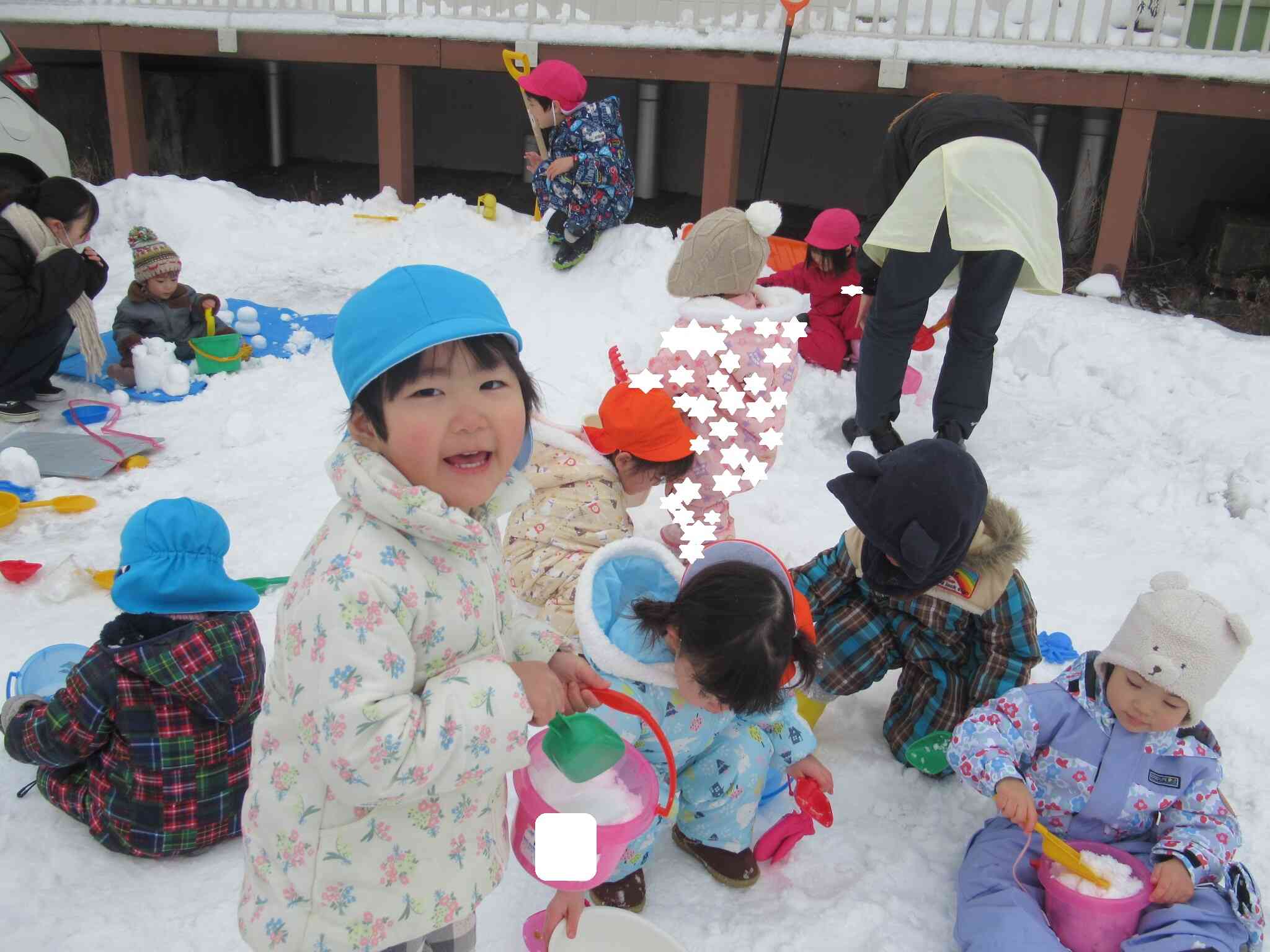 みんなで雪遊び楽しいな