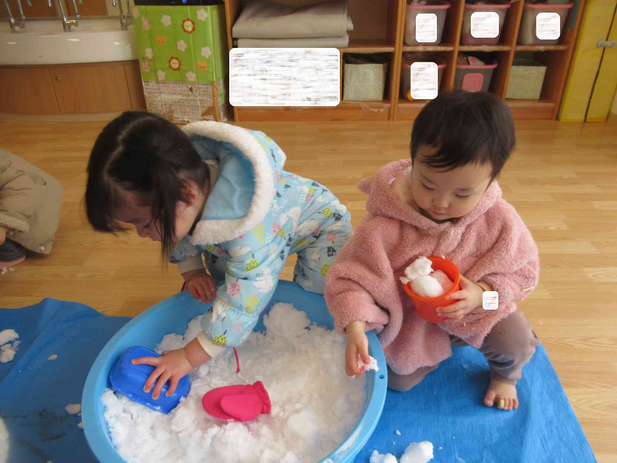 「雪、硬くてなかなか取れないな～」