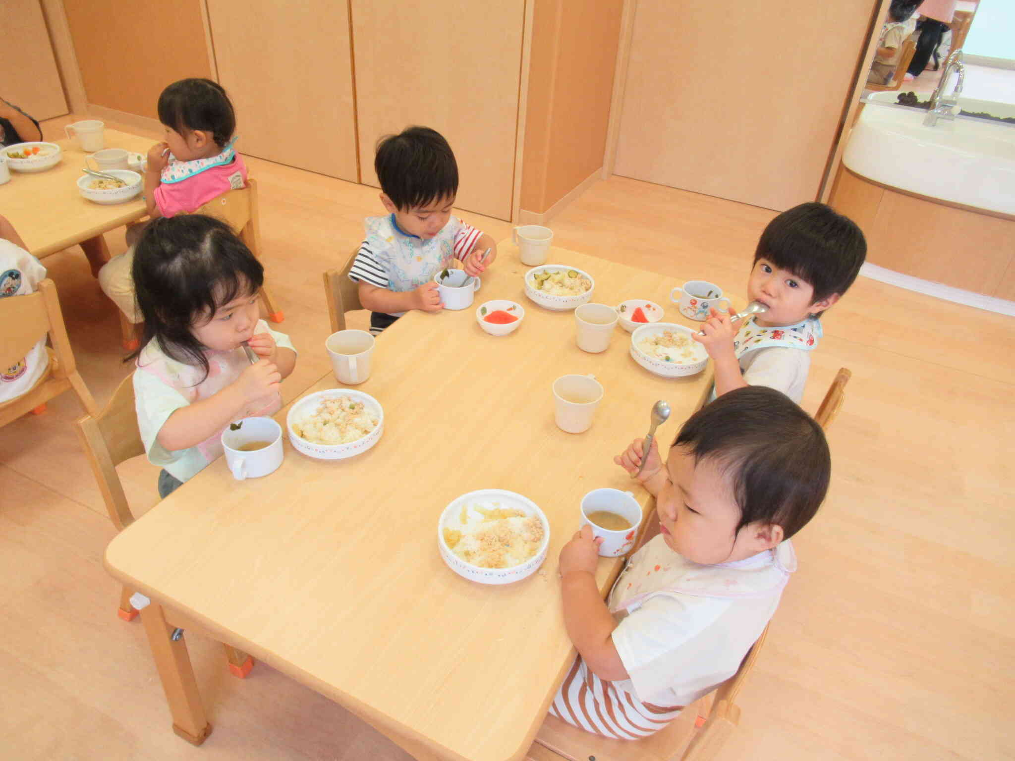 おもいっきり給食【1歳児クラス：あひる組】