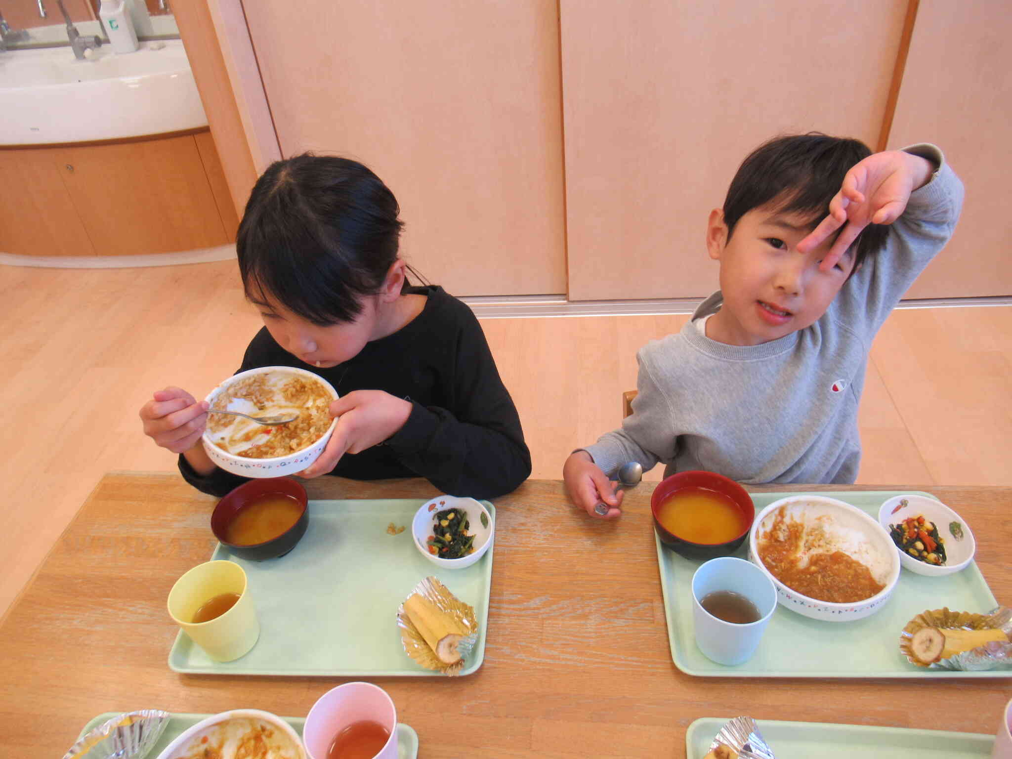 モリモリ食べていますね！