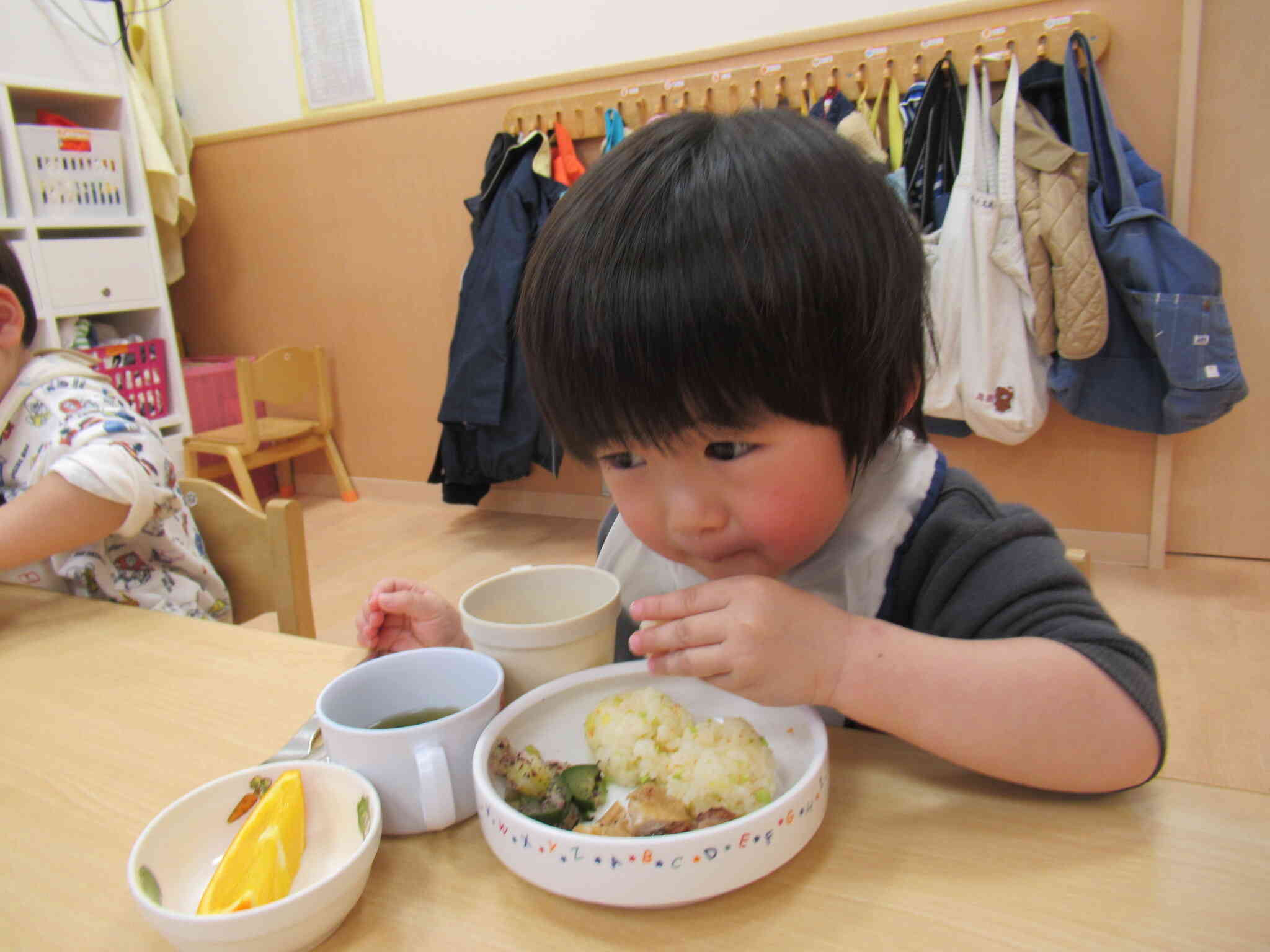 意欲をもって食事をすることができています。