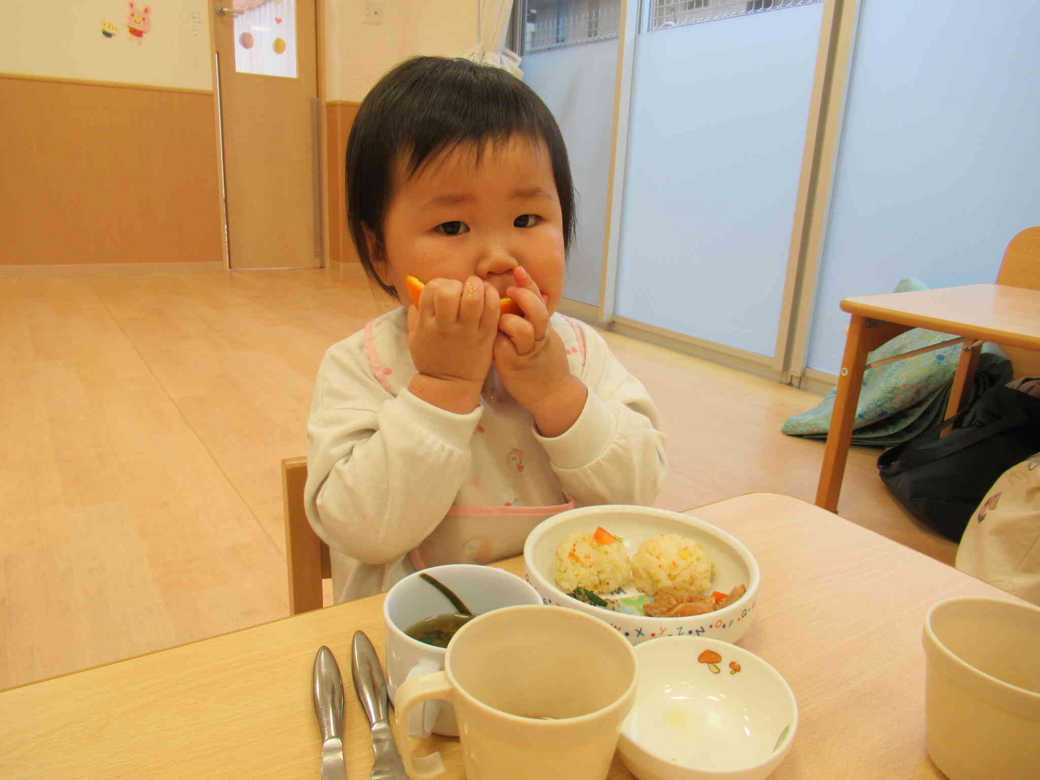 おもいっきり給食！【1歳児クラス：あひる組】