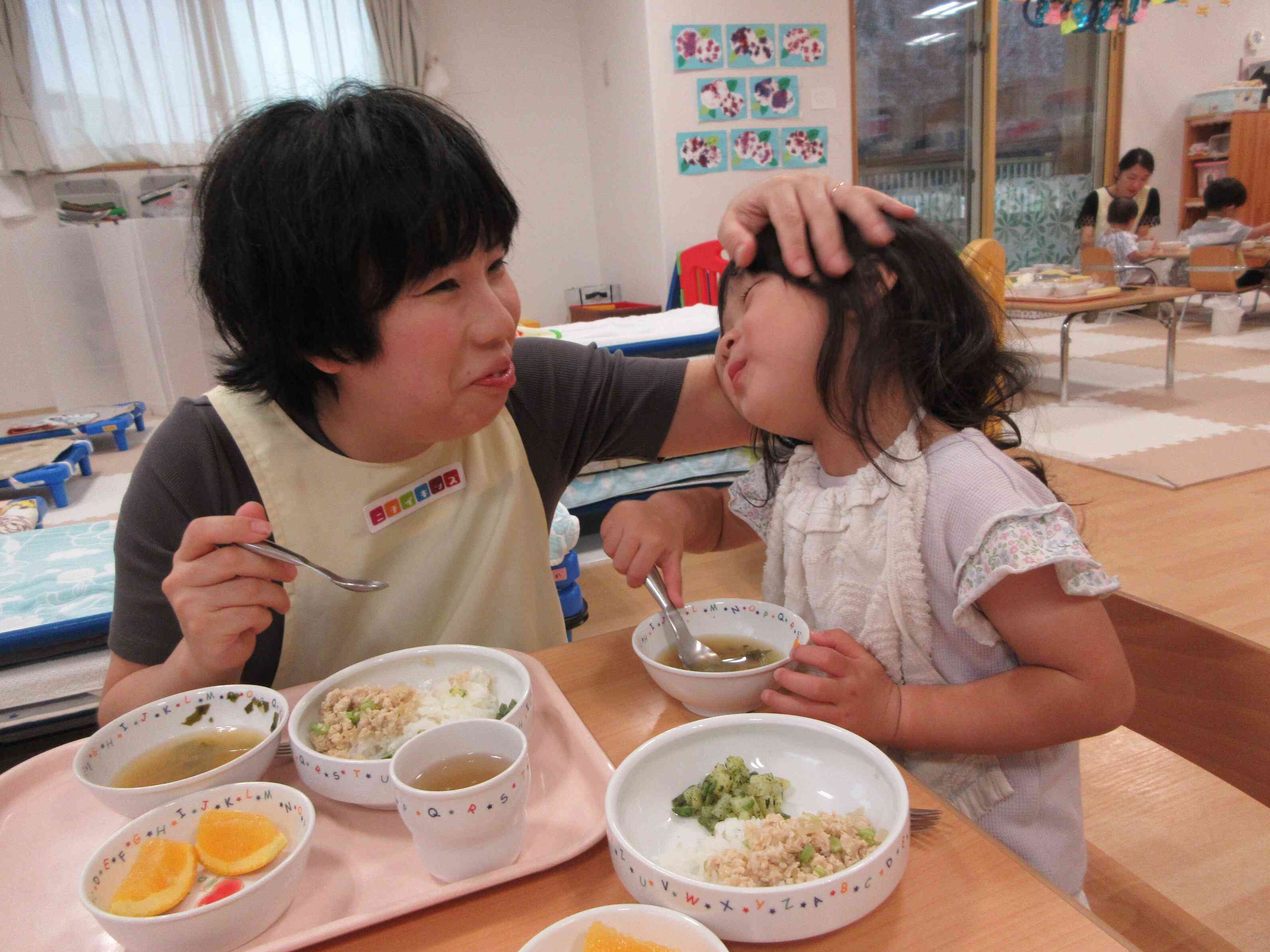 一緒に給食食べてうれしいな～