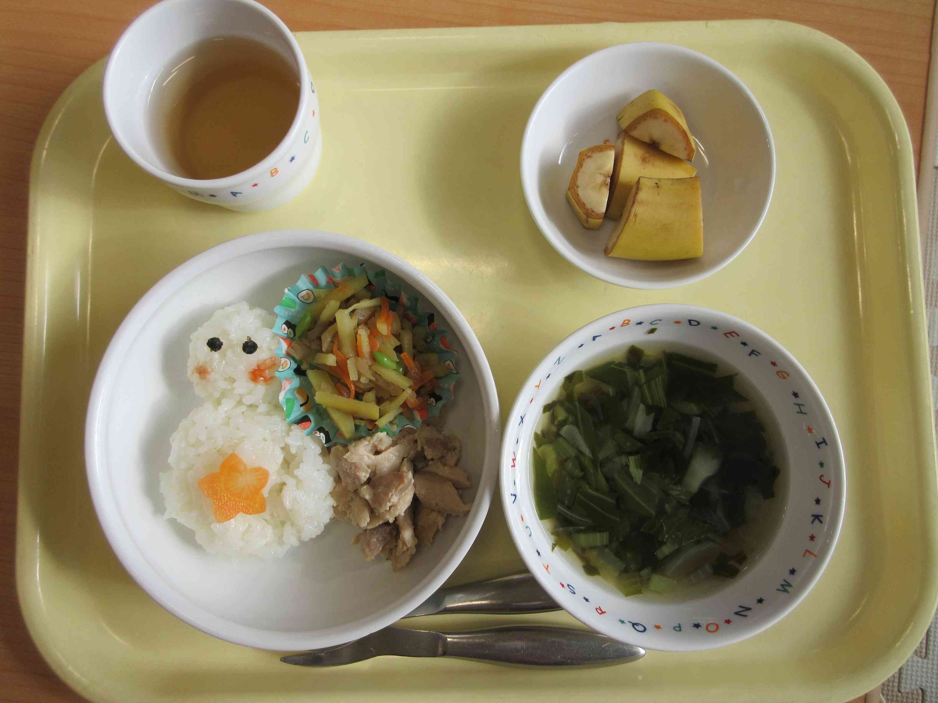 雪だるまの美味しい給食をたべたよ☆