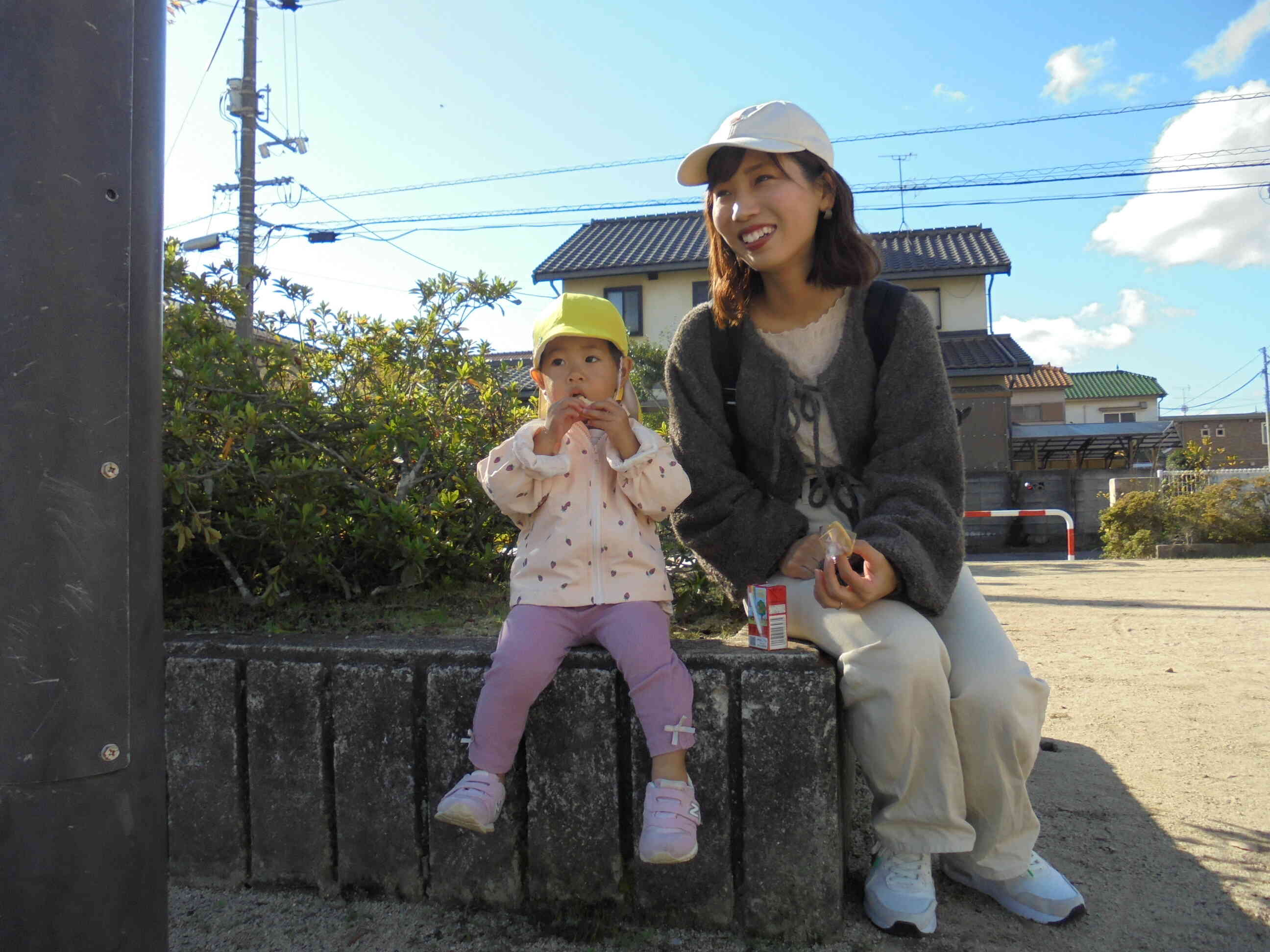 ママと一緒に朝のおやつタイム