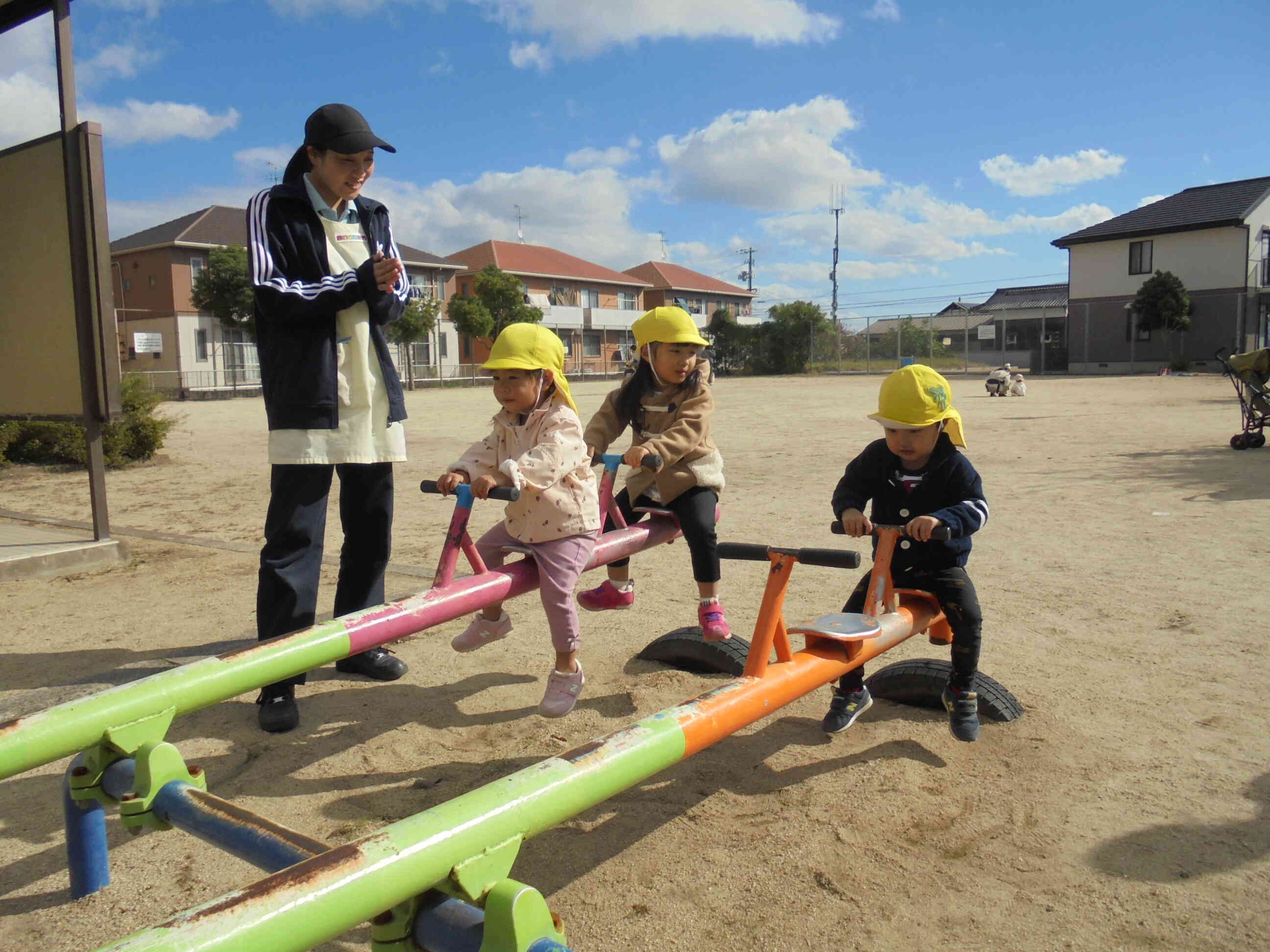 お友だちと一緒にシーソー、楽しかったね。