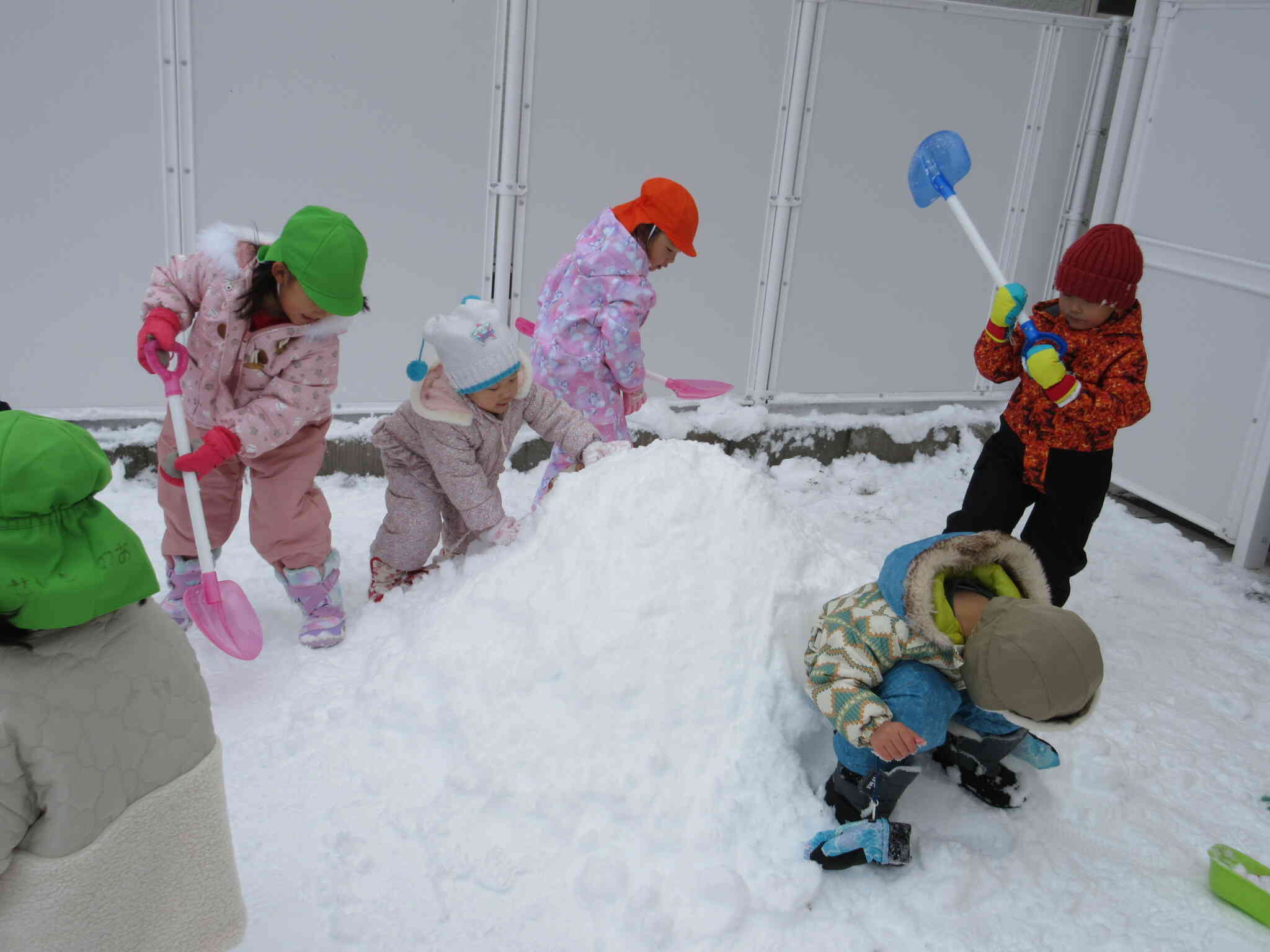 雪遊び楽しんでるよ