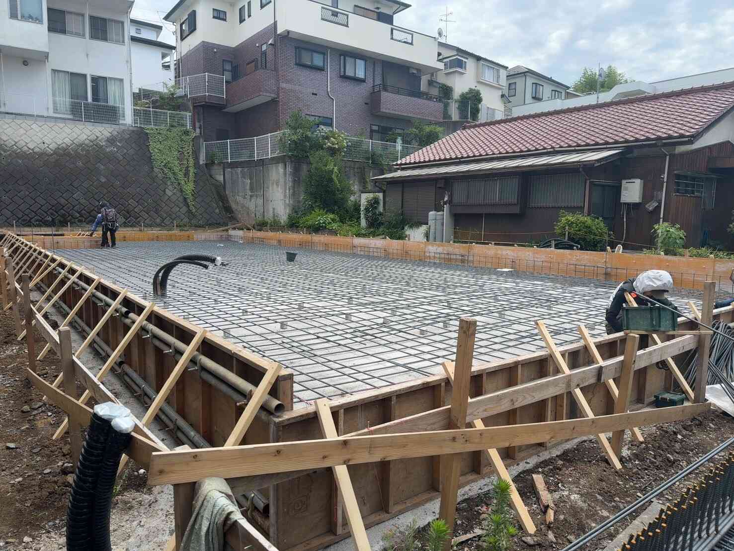 保育園の基盤となる土台を構築しています。