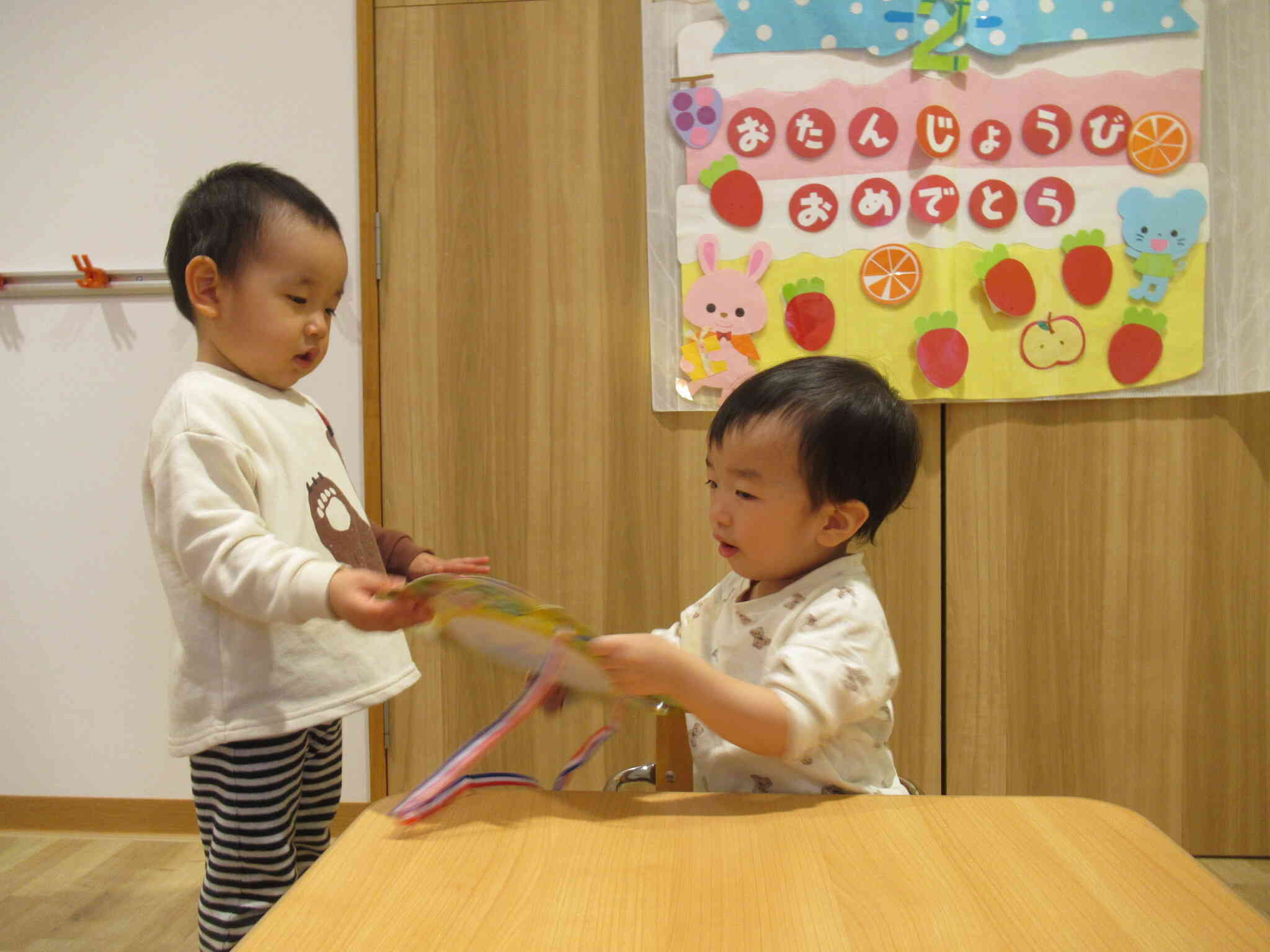 「はい、どうぞ」「ありがとう」子どもたちのやりとりが聞こえてきそうですね♪