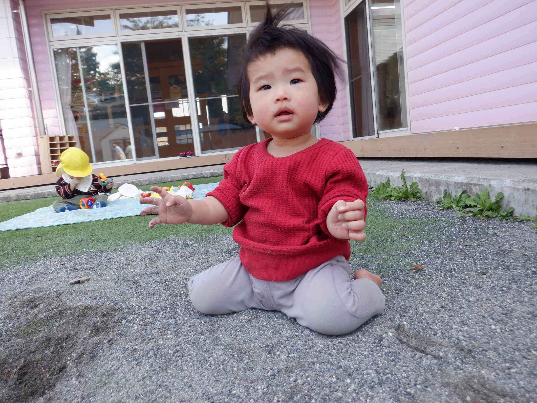 砂遊びが出来るよになったよ☆