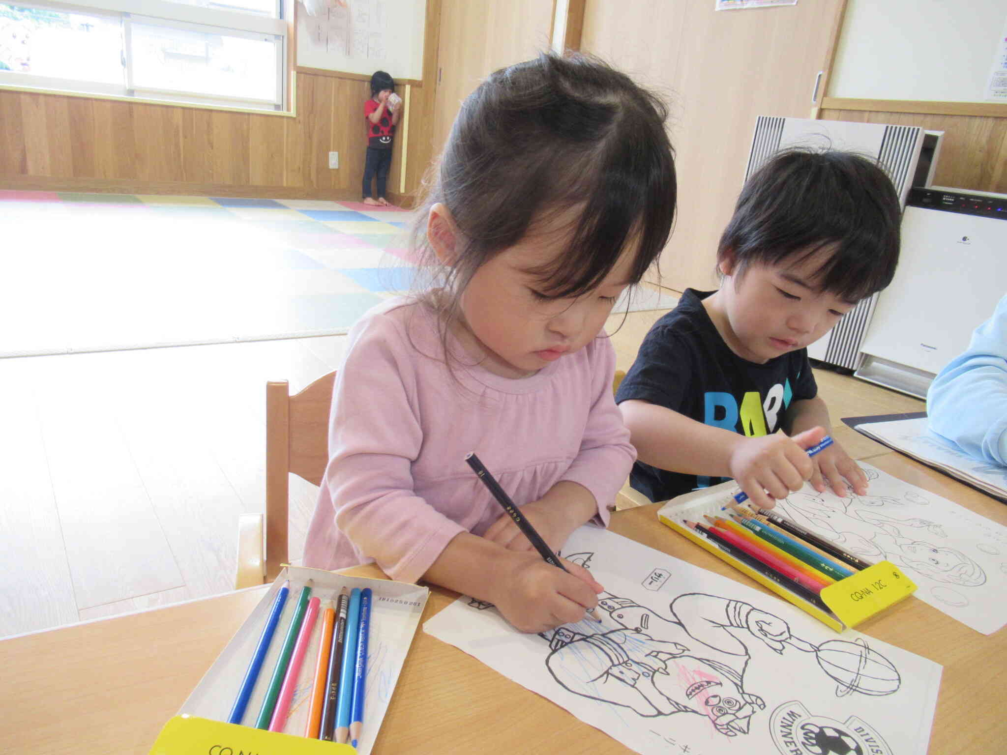 お部屋あそび　ぺんぎん2組　（2歳児）