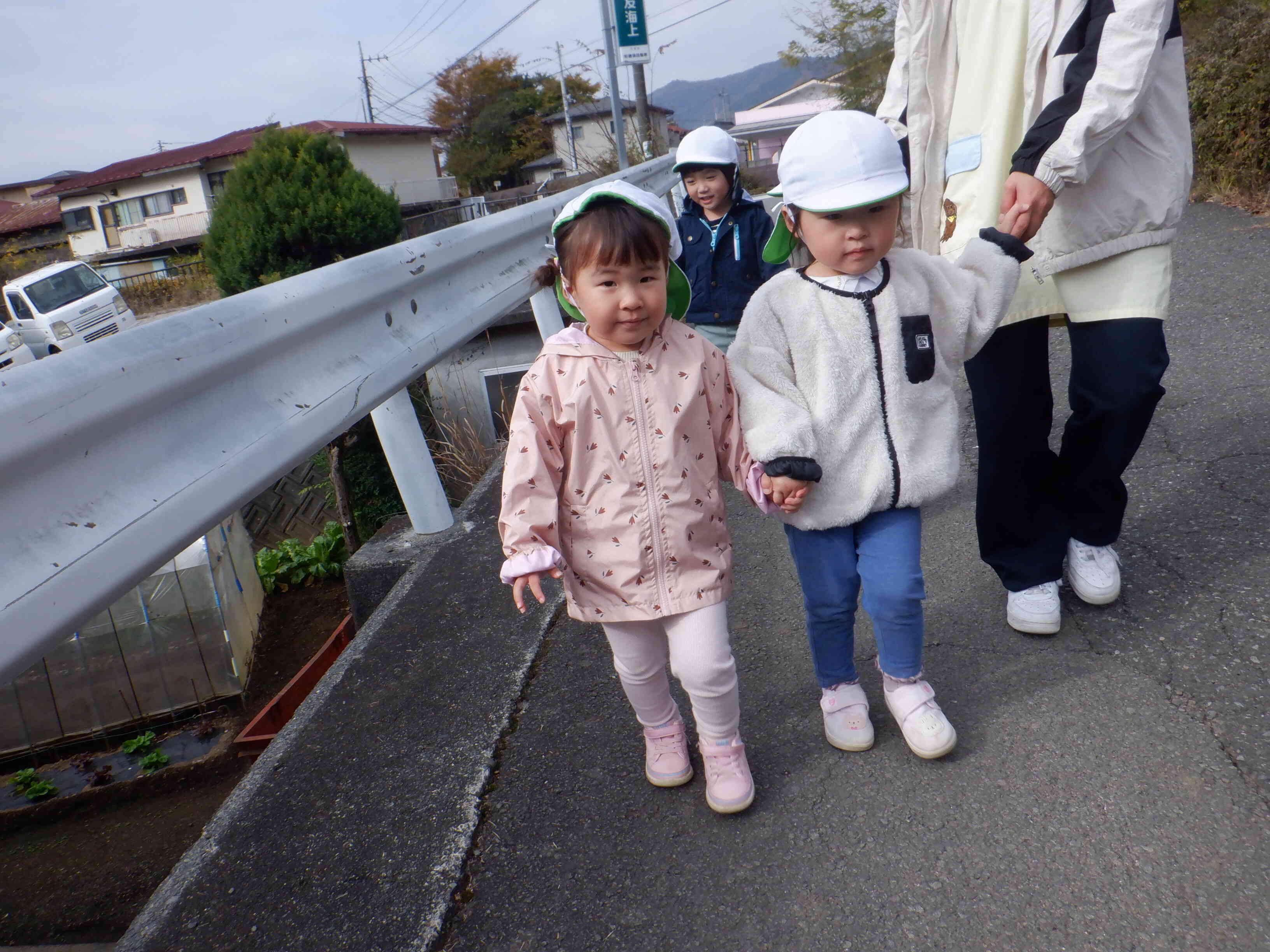 公園まで頑張って歩くぞー♪