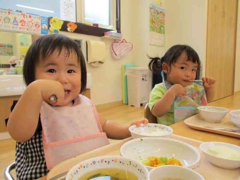 今日もニコニコ笑顔で食べています。