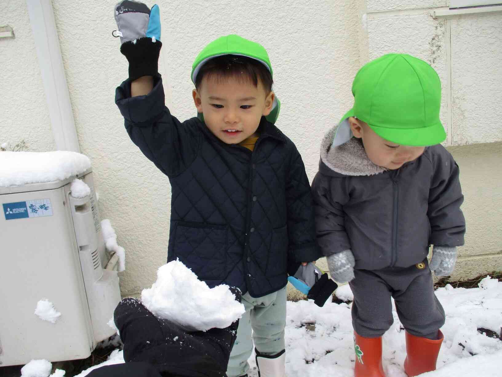 雪にタッチ