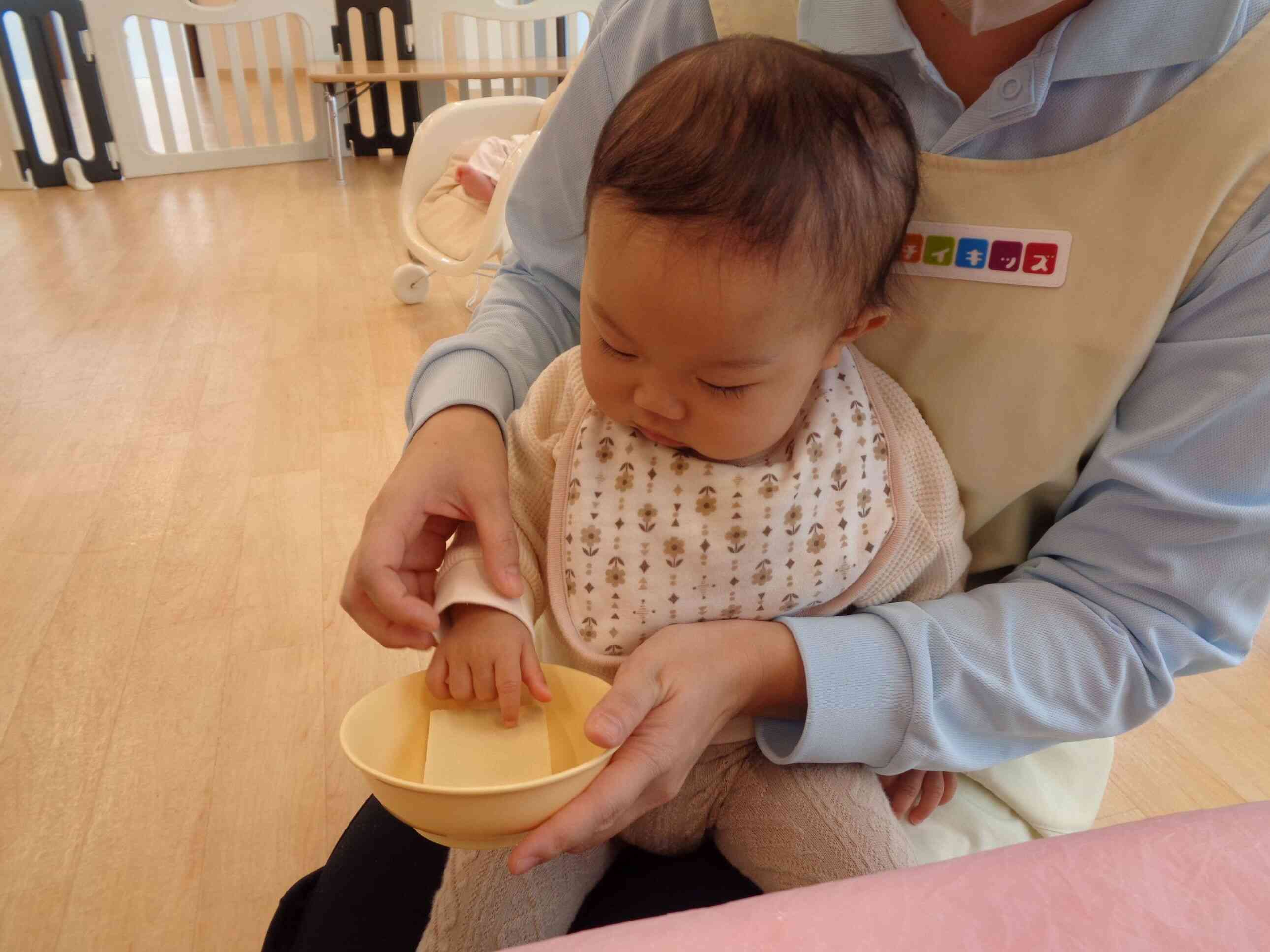 興味津々なひよこ組（０歳児）のお友だち❤