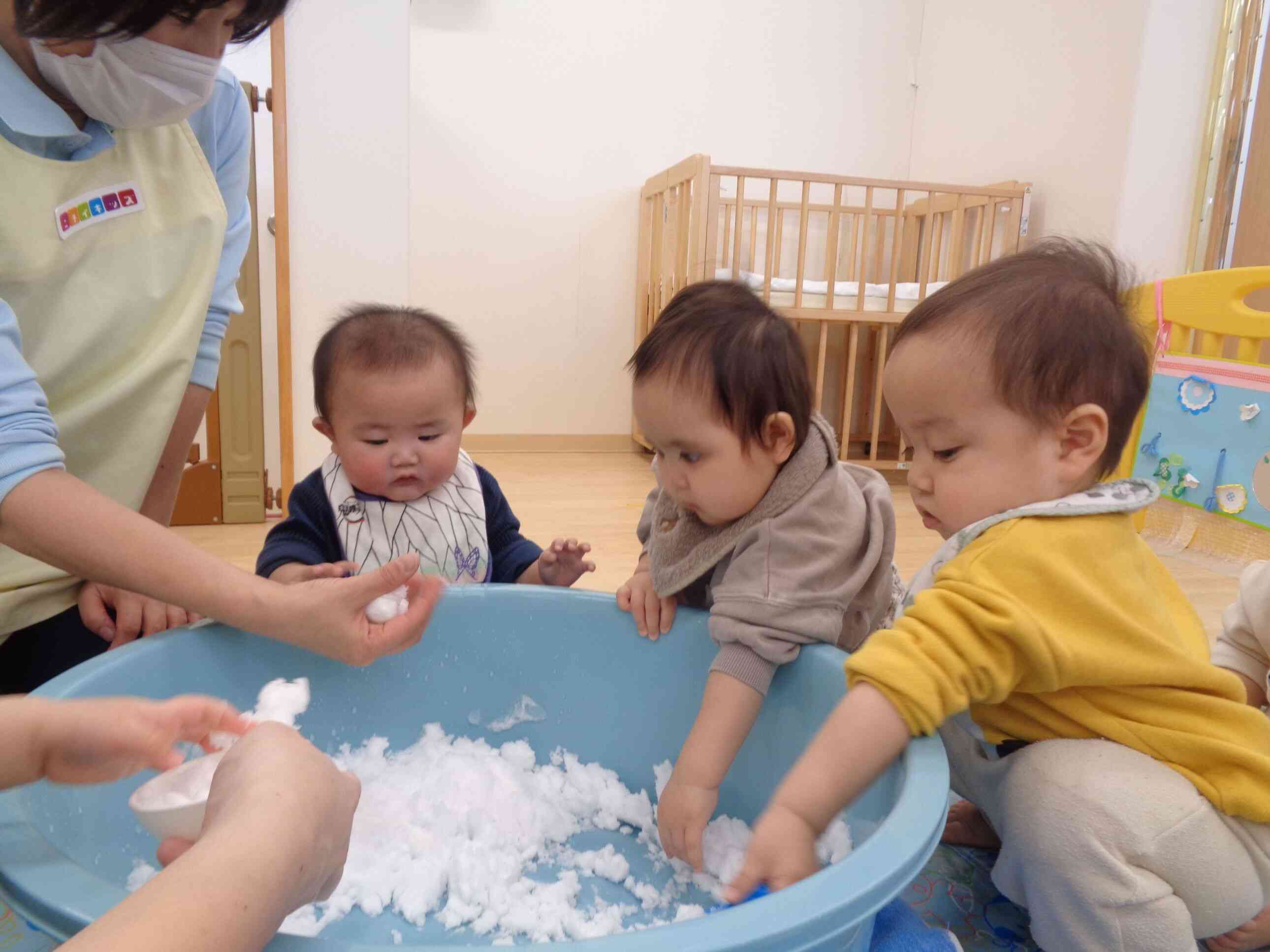 雪遊びしました♪ひよこ組（０歳児）