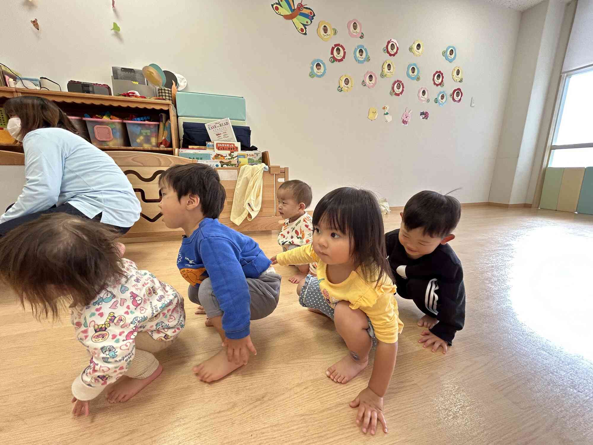 0歳児ひよこ組さんを先頭に・・・