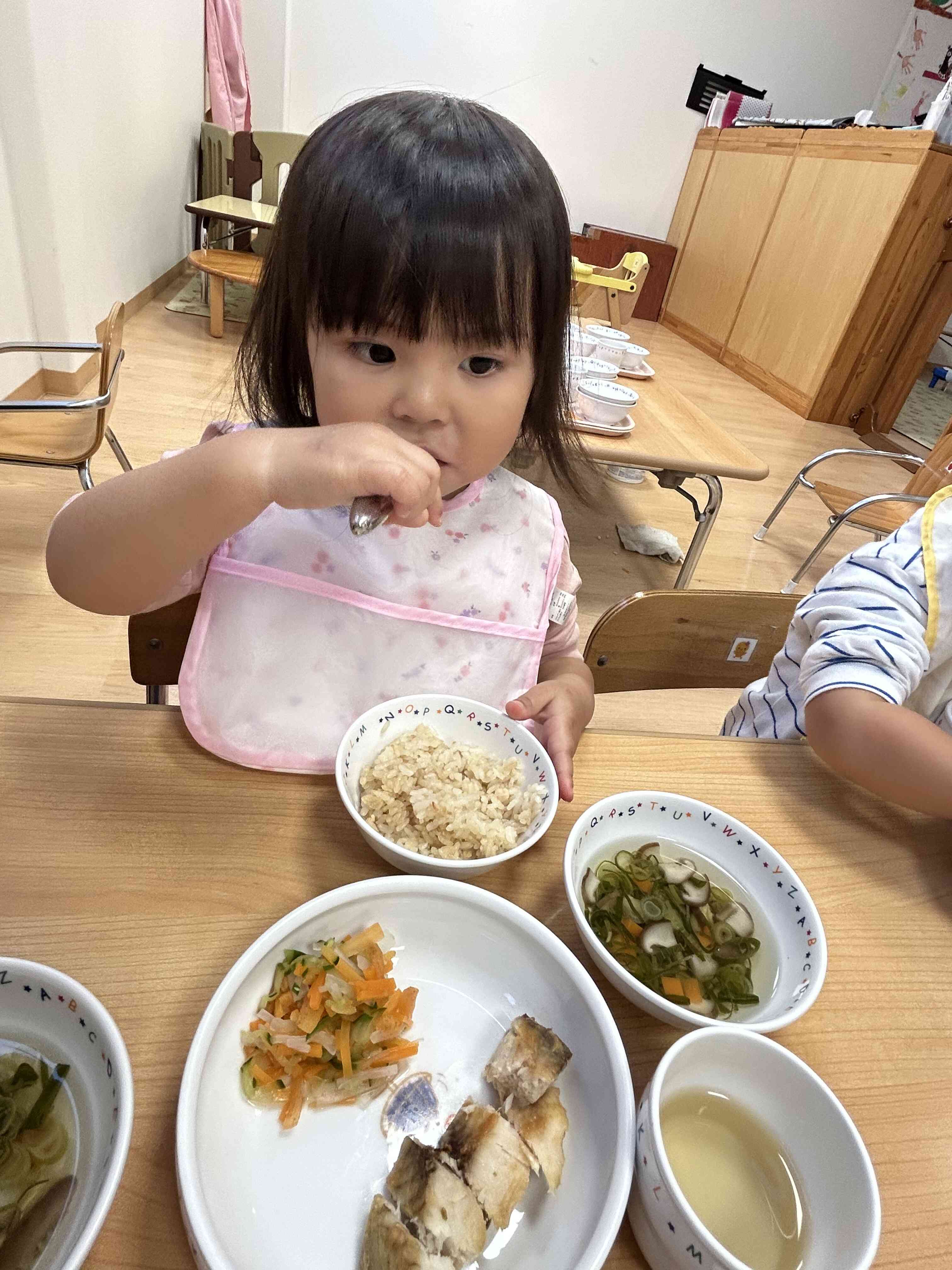 ふむふむ・・・初めて食べる茶飯の味・・・