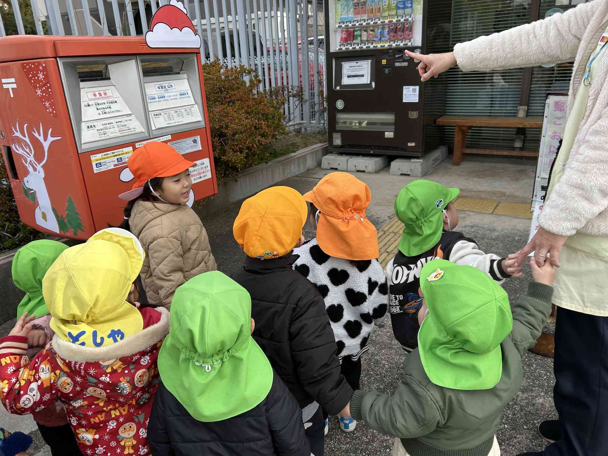 「あ、サンタさんのポストになってるー！！」