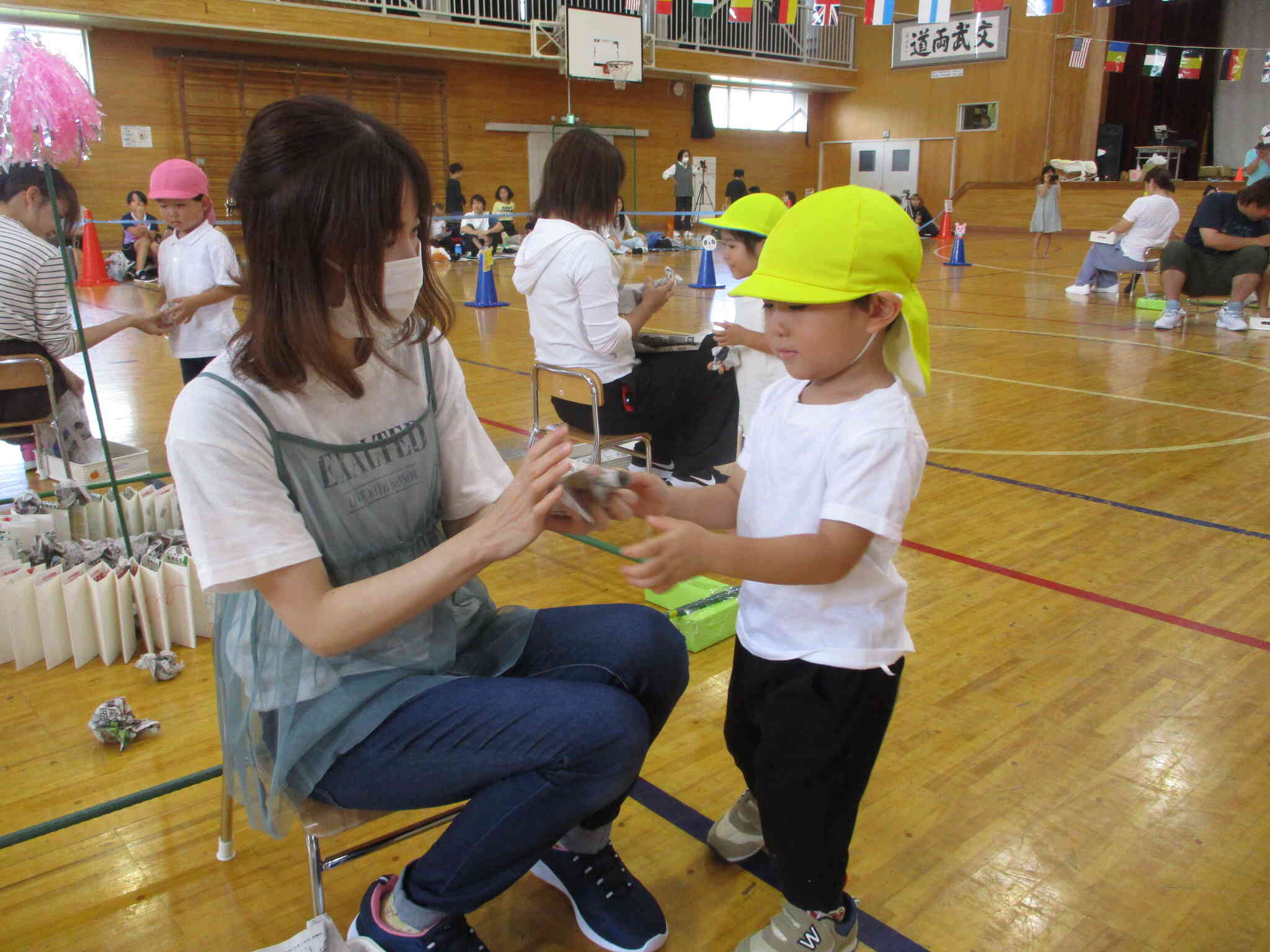 親子競技　“原稿まだですかーもう少し待って”