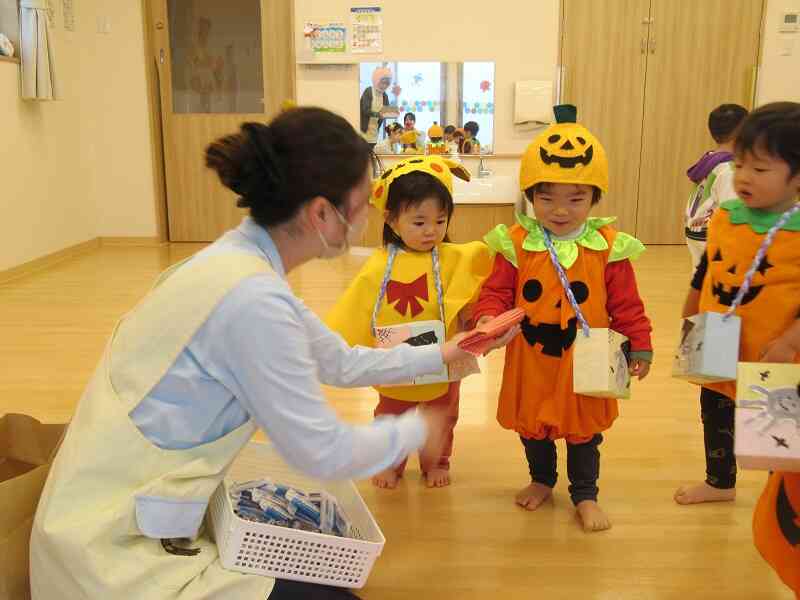 どんなお菓子が入っているかな・