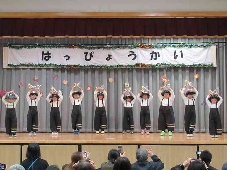 クリスマス発表会（ぱんだ・きりん）「あいうえおんがく」