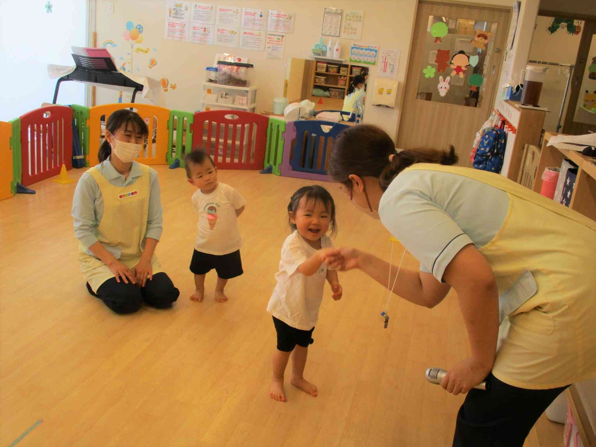 上手にできたね。と先生と握手しました。