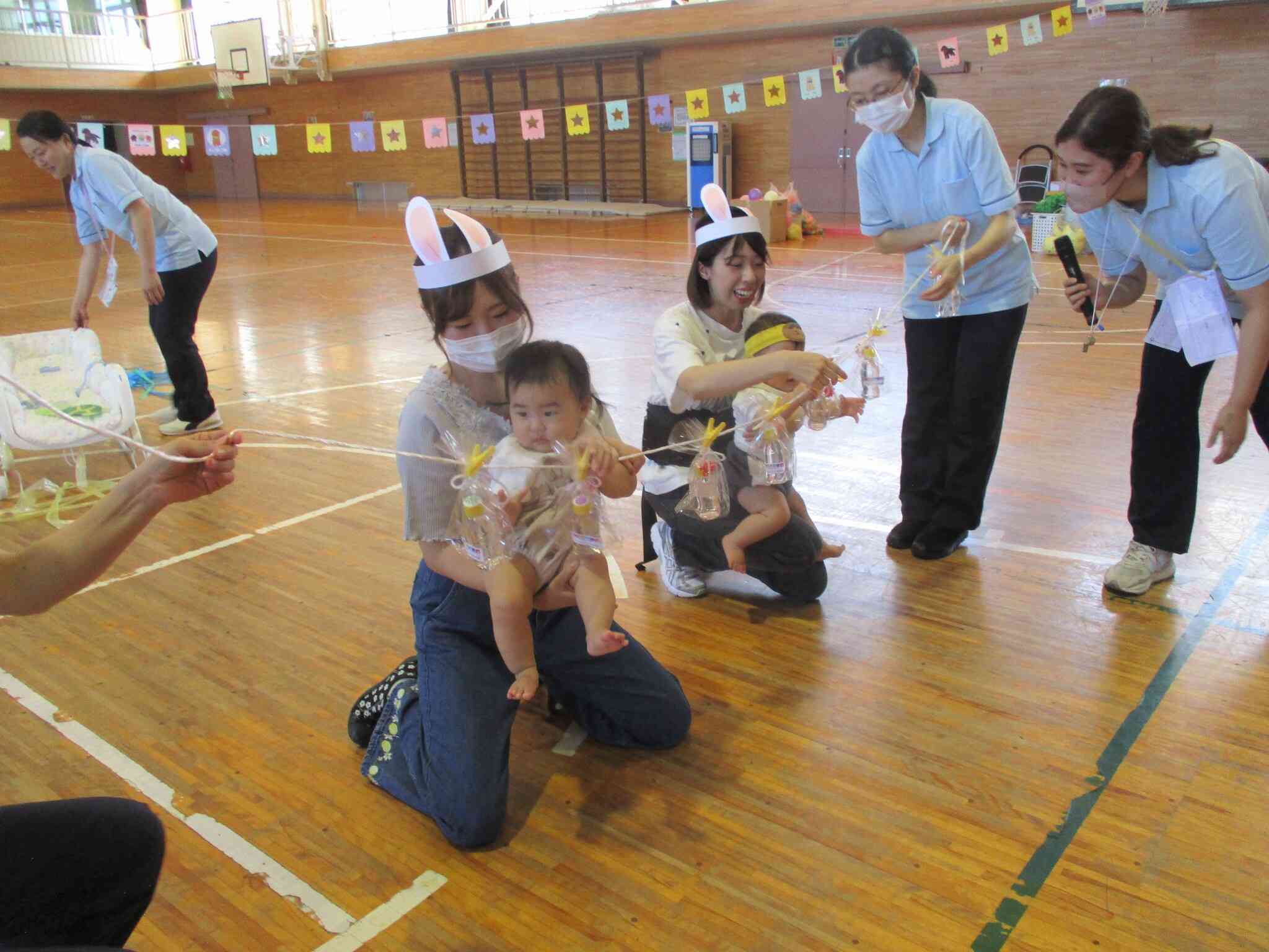 0歳の親子競技、ママと一緒に楽しみました。