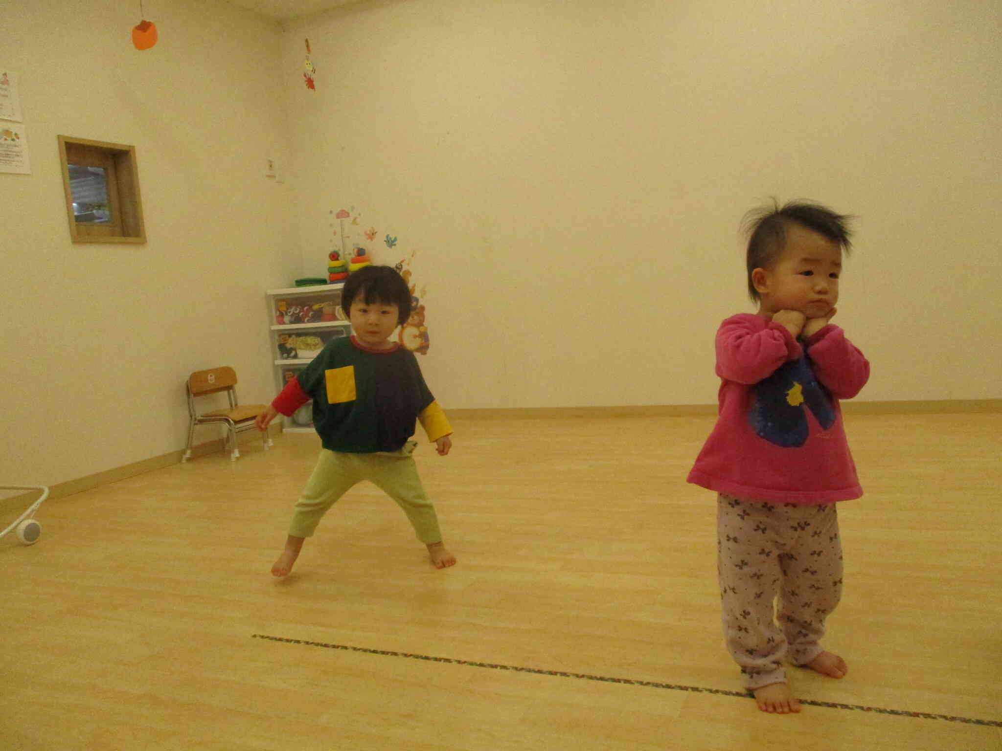 ひよこ組（0歳児）さんも上手に踊れるようになってきたよ。