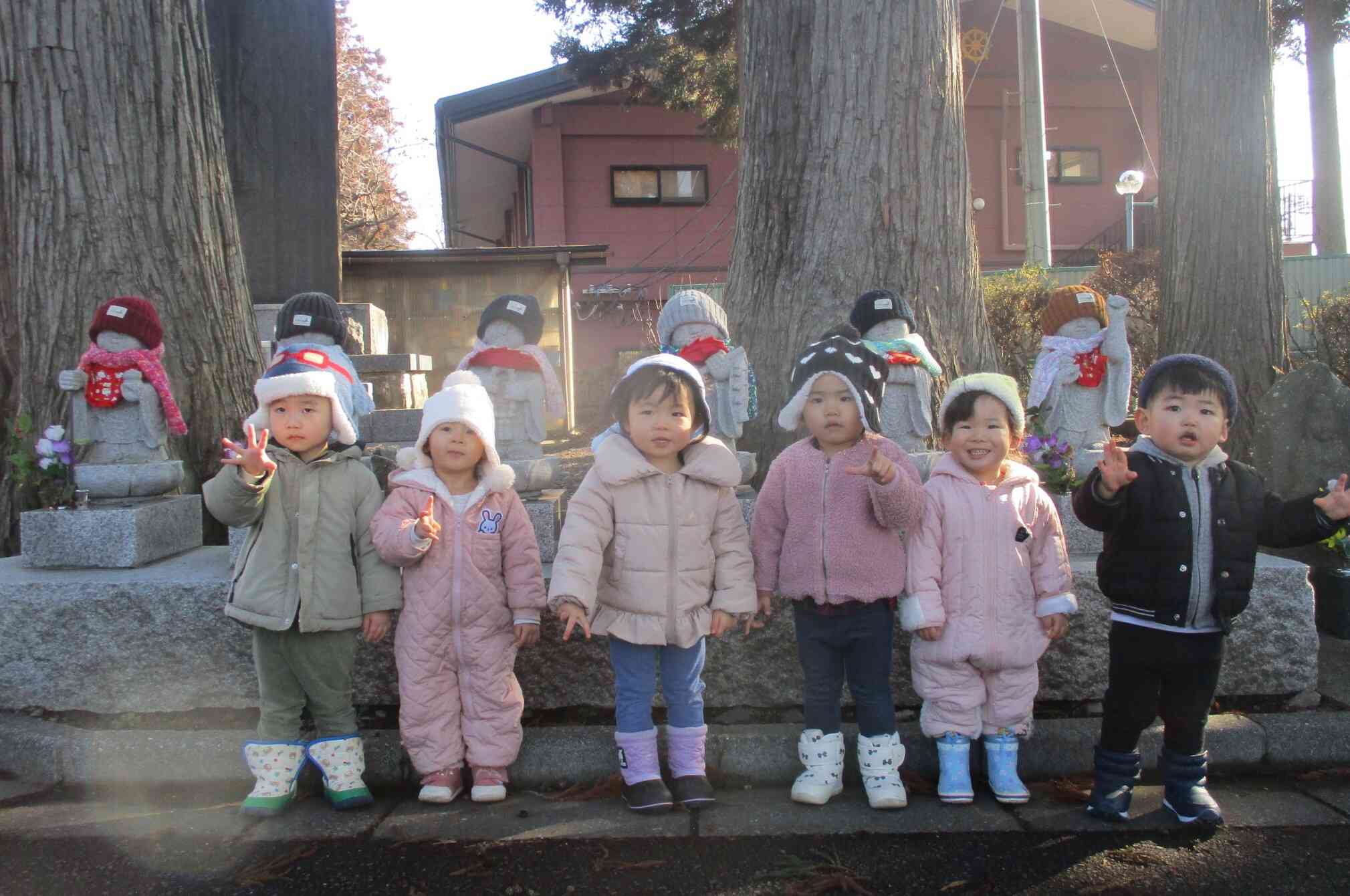 あひる組（1歳児）で楽しいお散歩へ