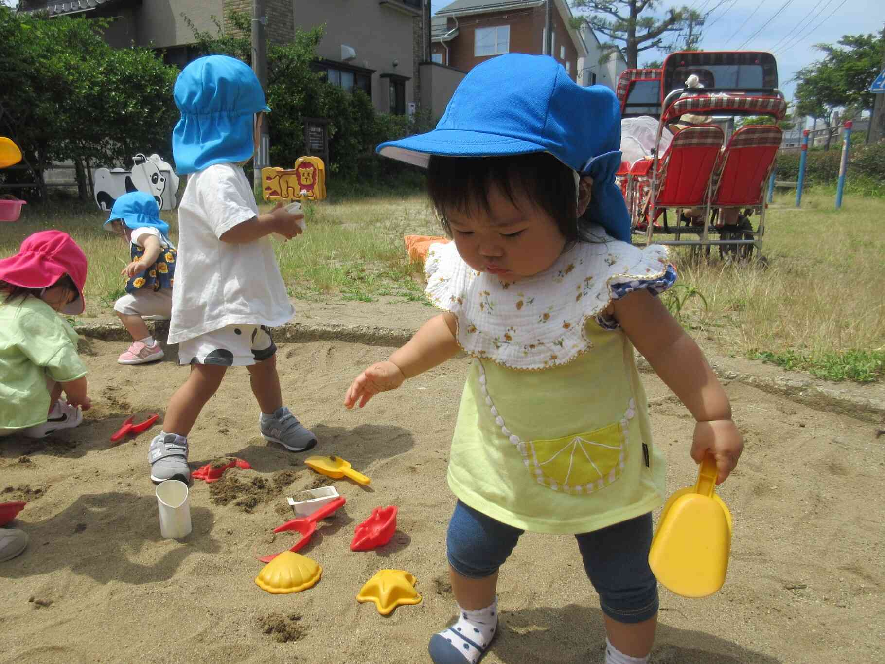 子育てひろば５月　お散歩・戸外遊び「お外で遊ぼう！」