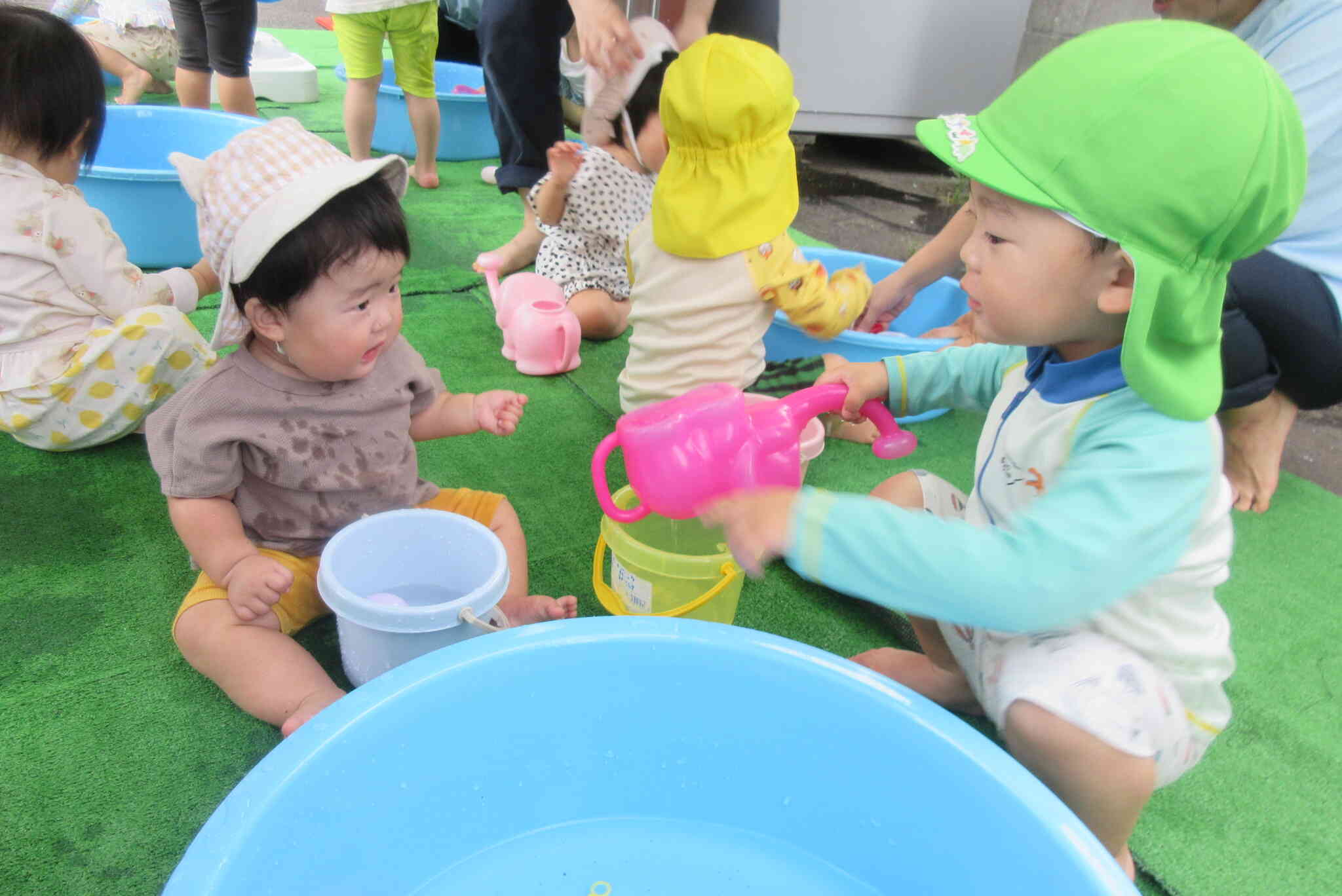 今年最後の水遊び★　兄妹で遊んでます！