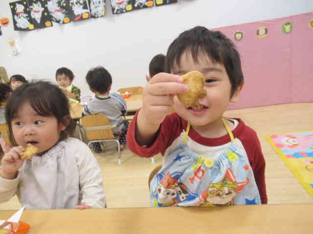 おやつのクッキーもおばけの形だったね！