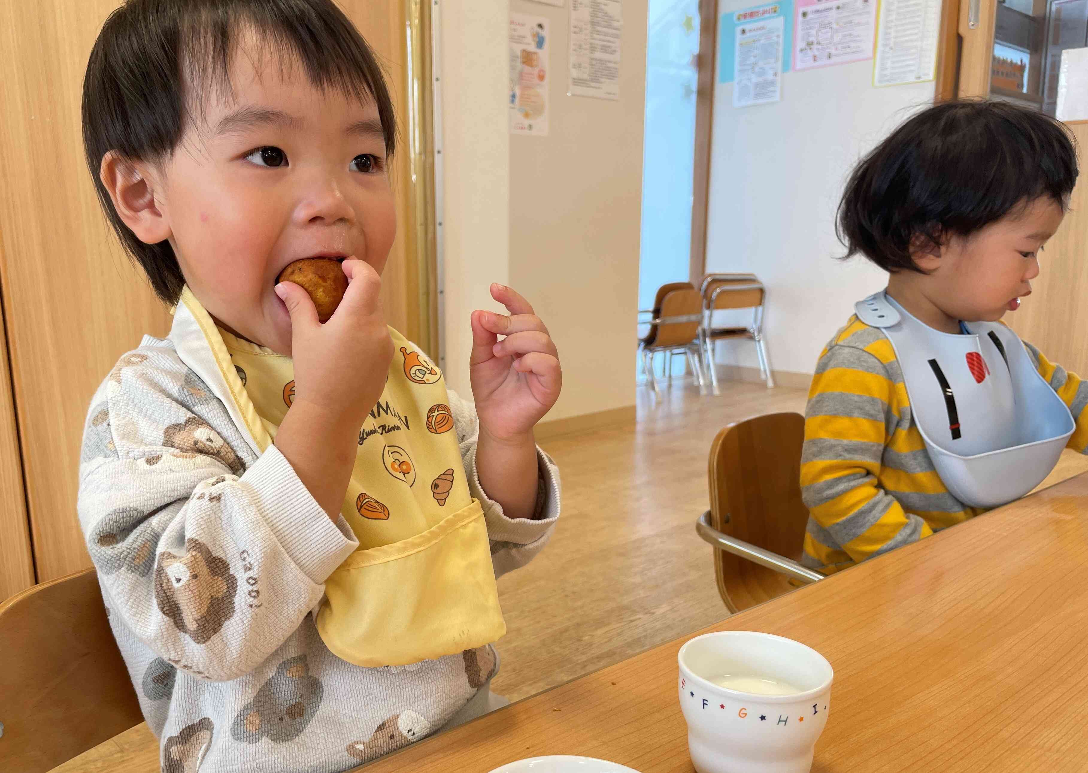 大きなお口でもりもり食べていました★