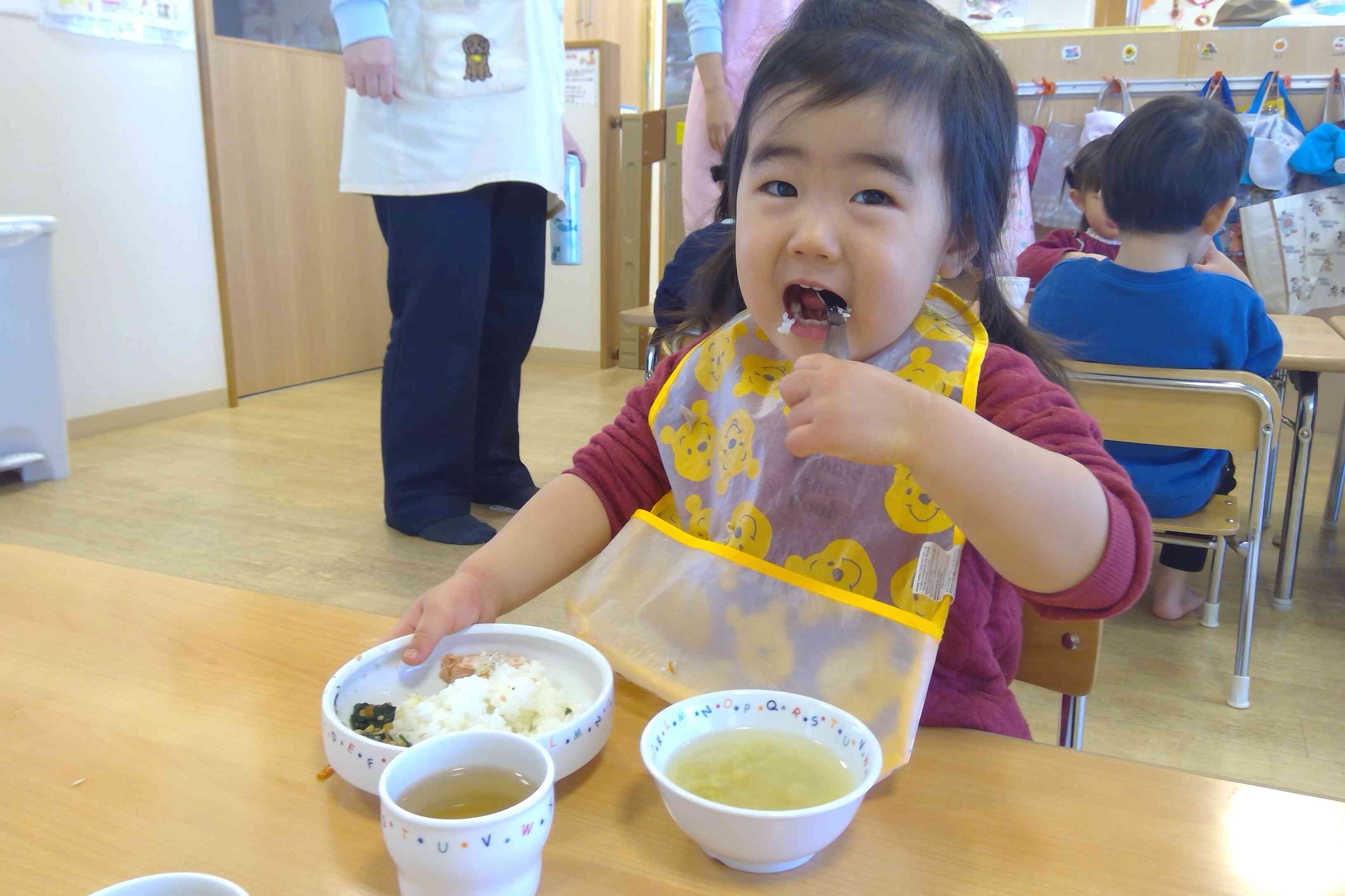 給食・おやつの様子