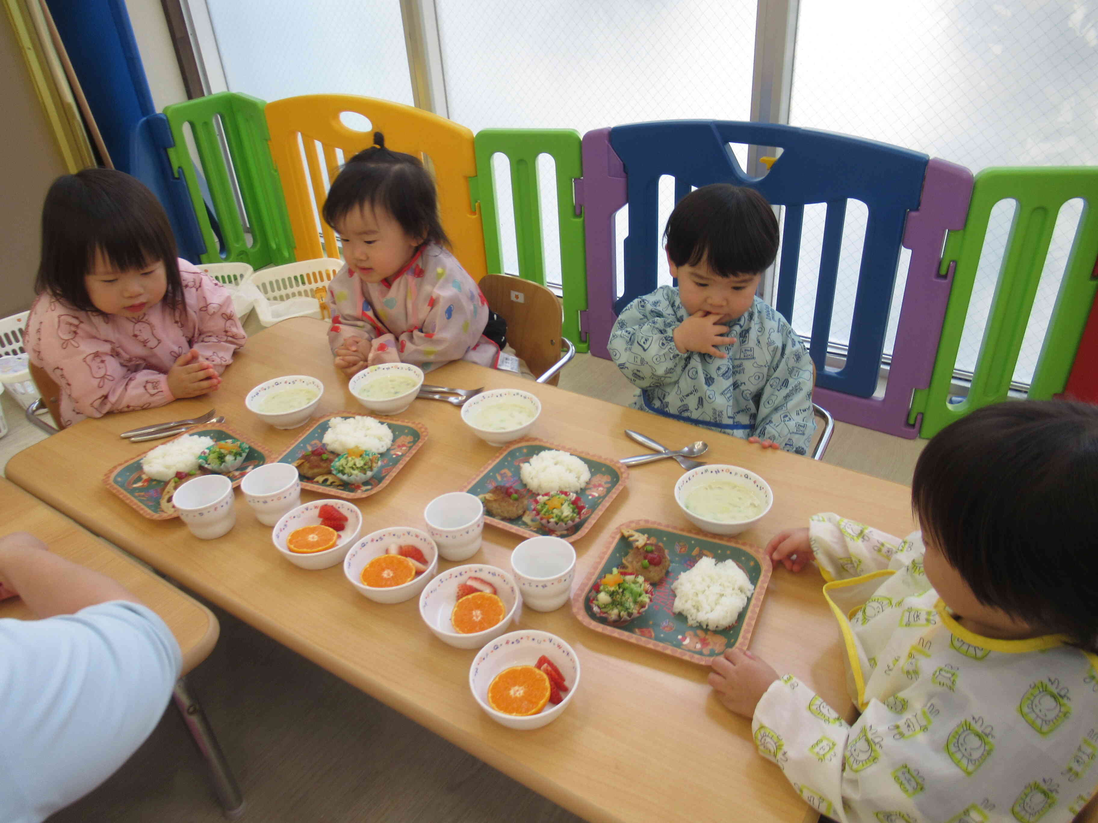 クリスマスの給食・おやつの様子