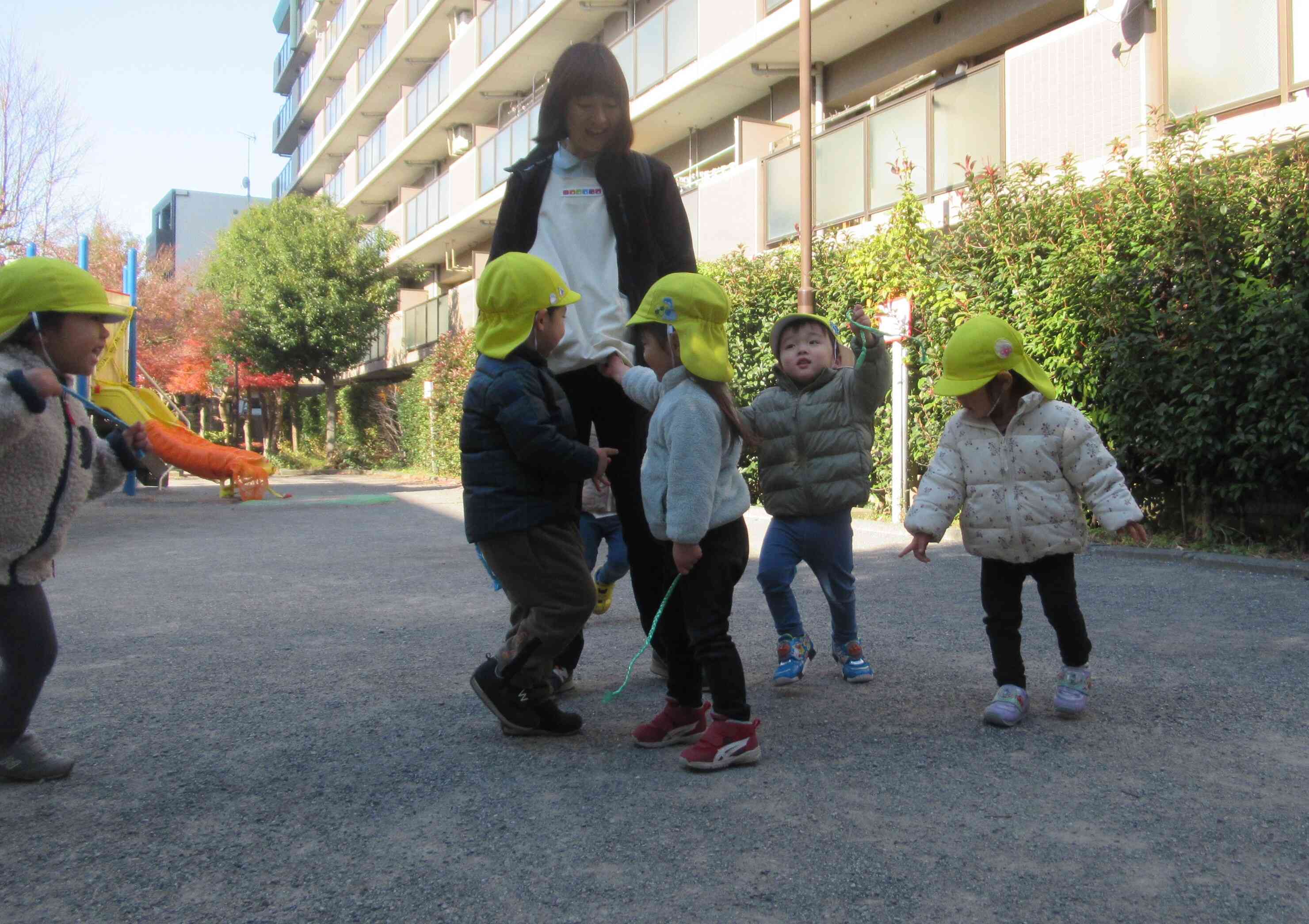 うさぎ組（2歳児）～戸外遊び～