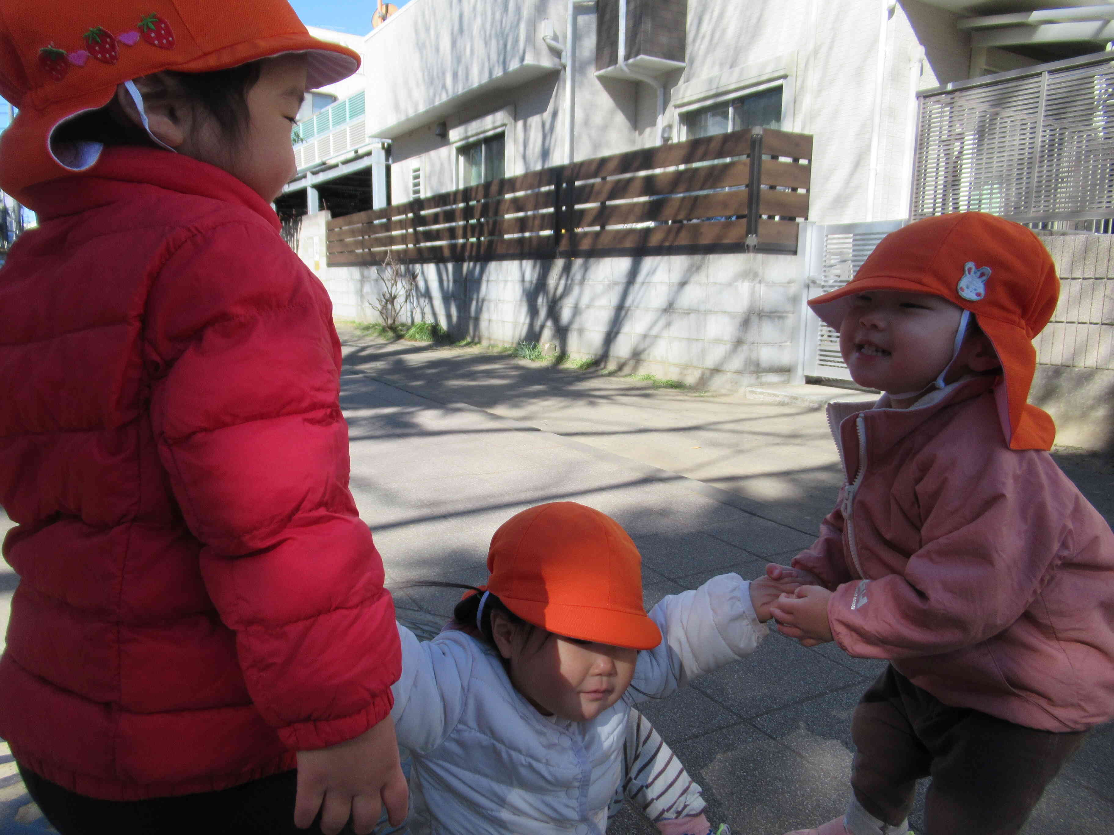 あひる組（1歳児クラス）～緑道公園での様子～