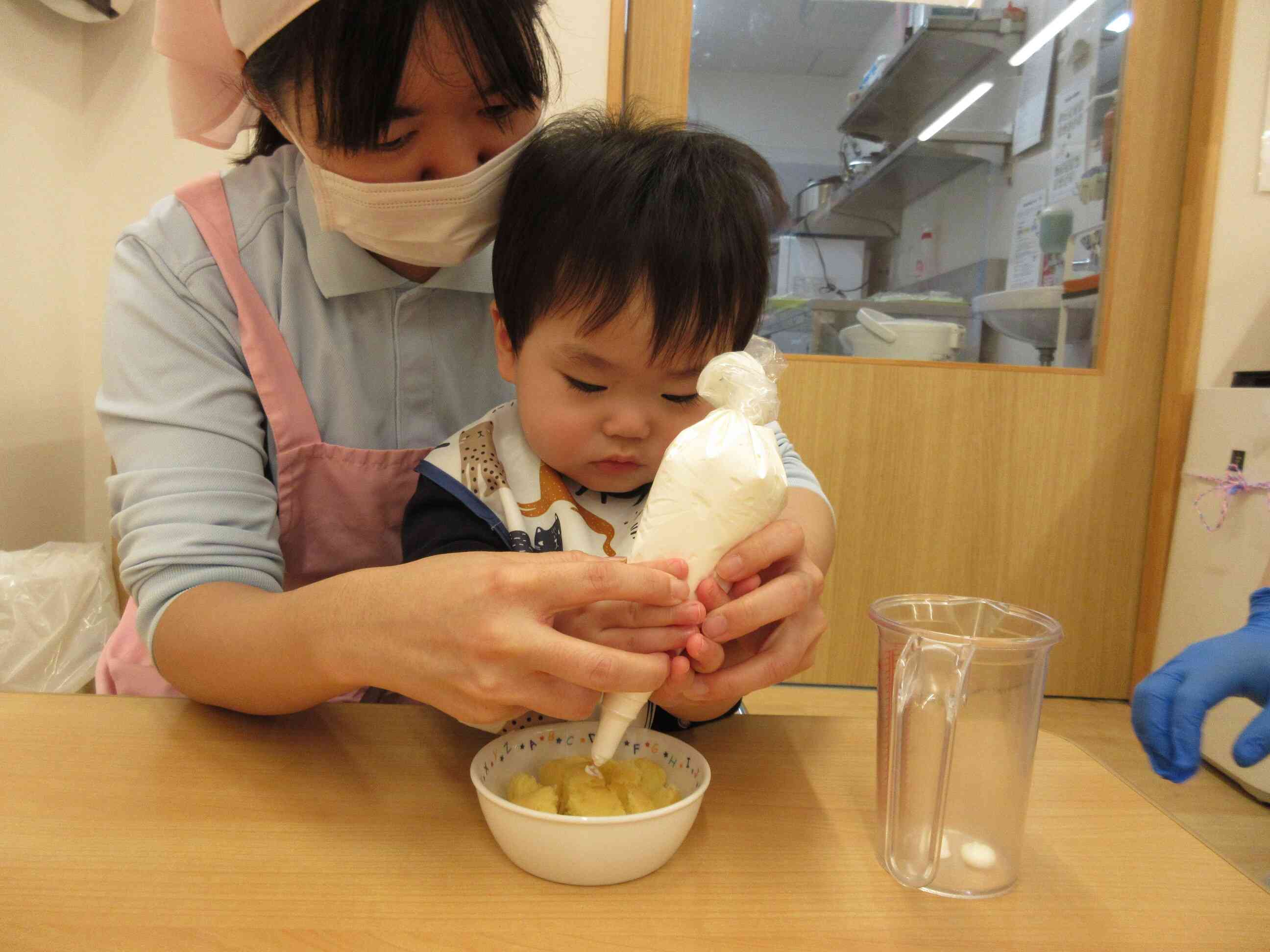 12月の食育：ｹｰｷをﾃﾞｺﾚｰｼｮﾝしてみよう♫