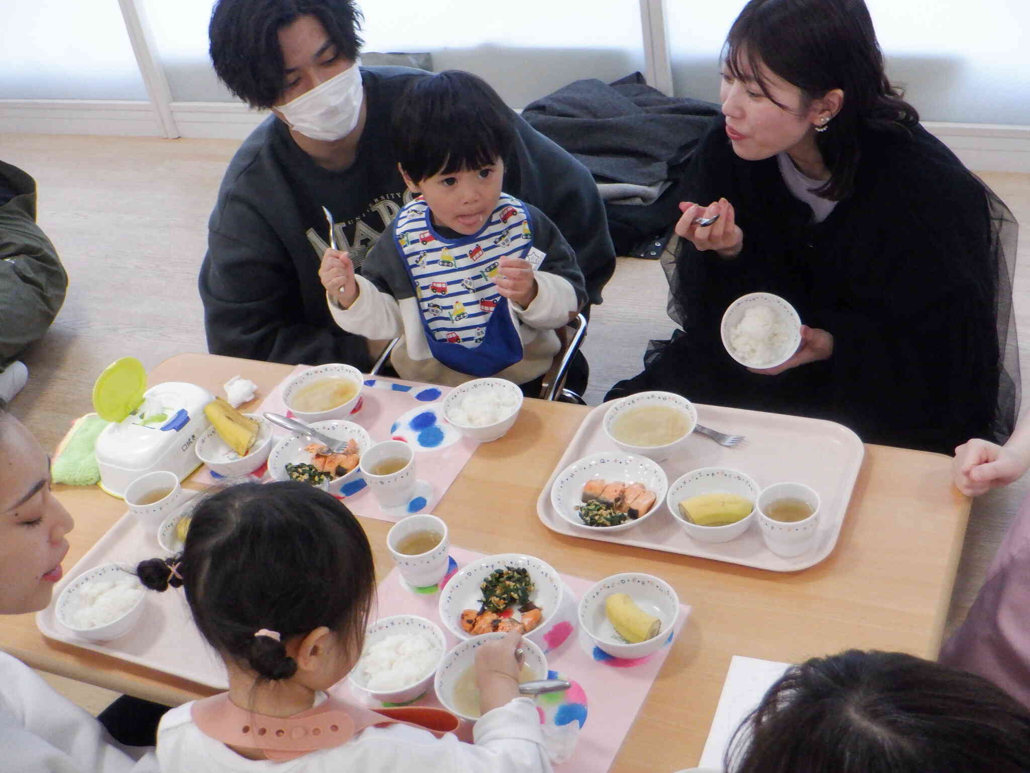 みんなで食べるとおいしいね♪